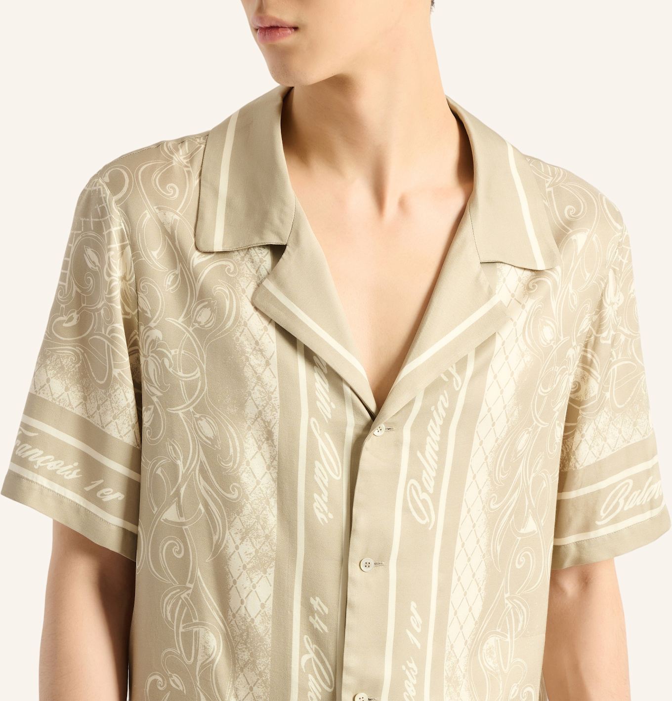 BALMAIN Bedrucktes Foulard Pyjamahemd: KHAKI