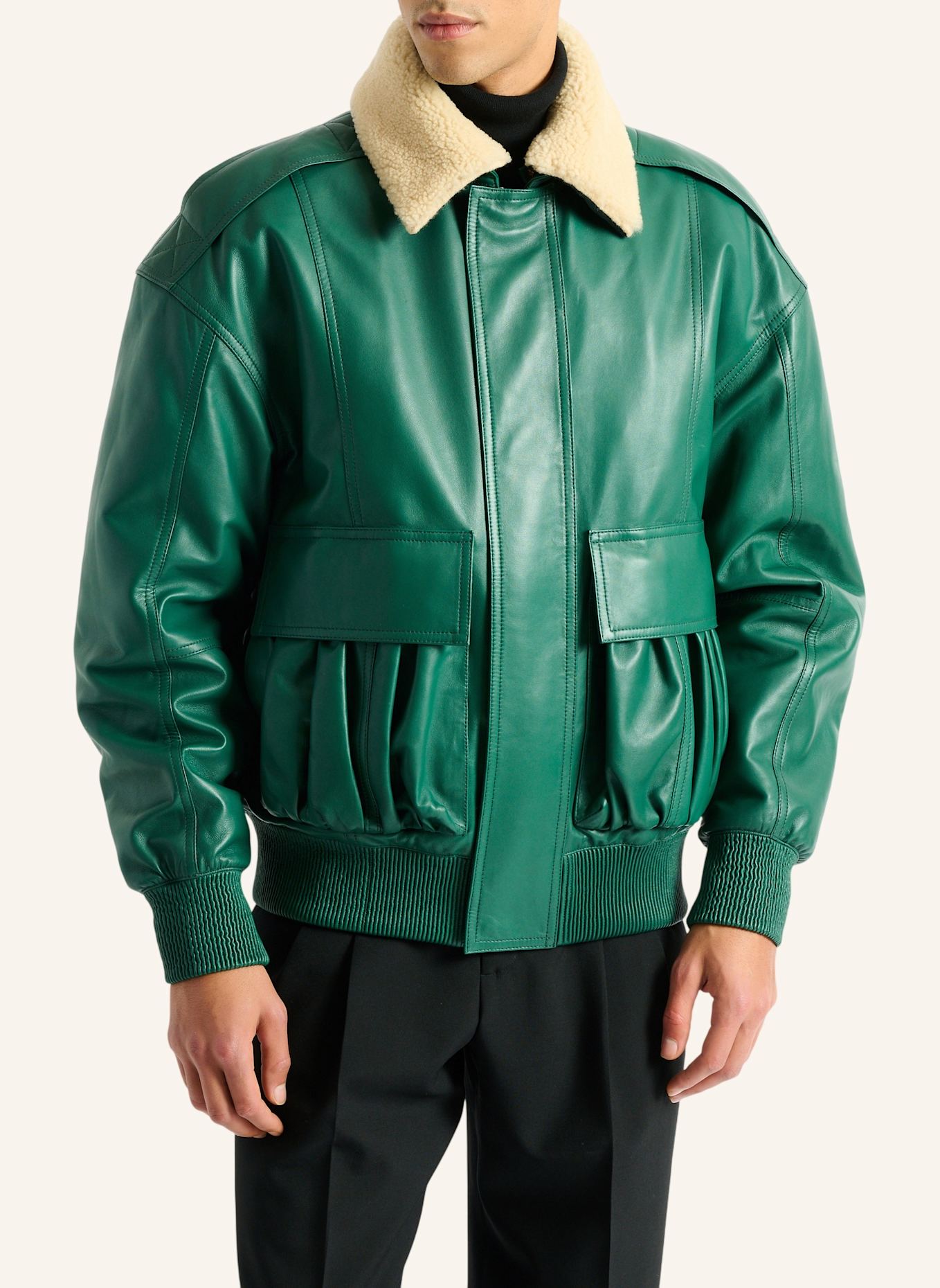 BALMAIN Bomberjacke aus Leder und Shearling: GRÜN