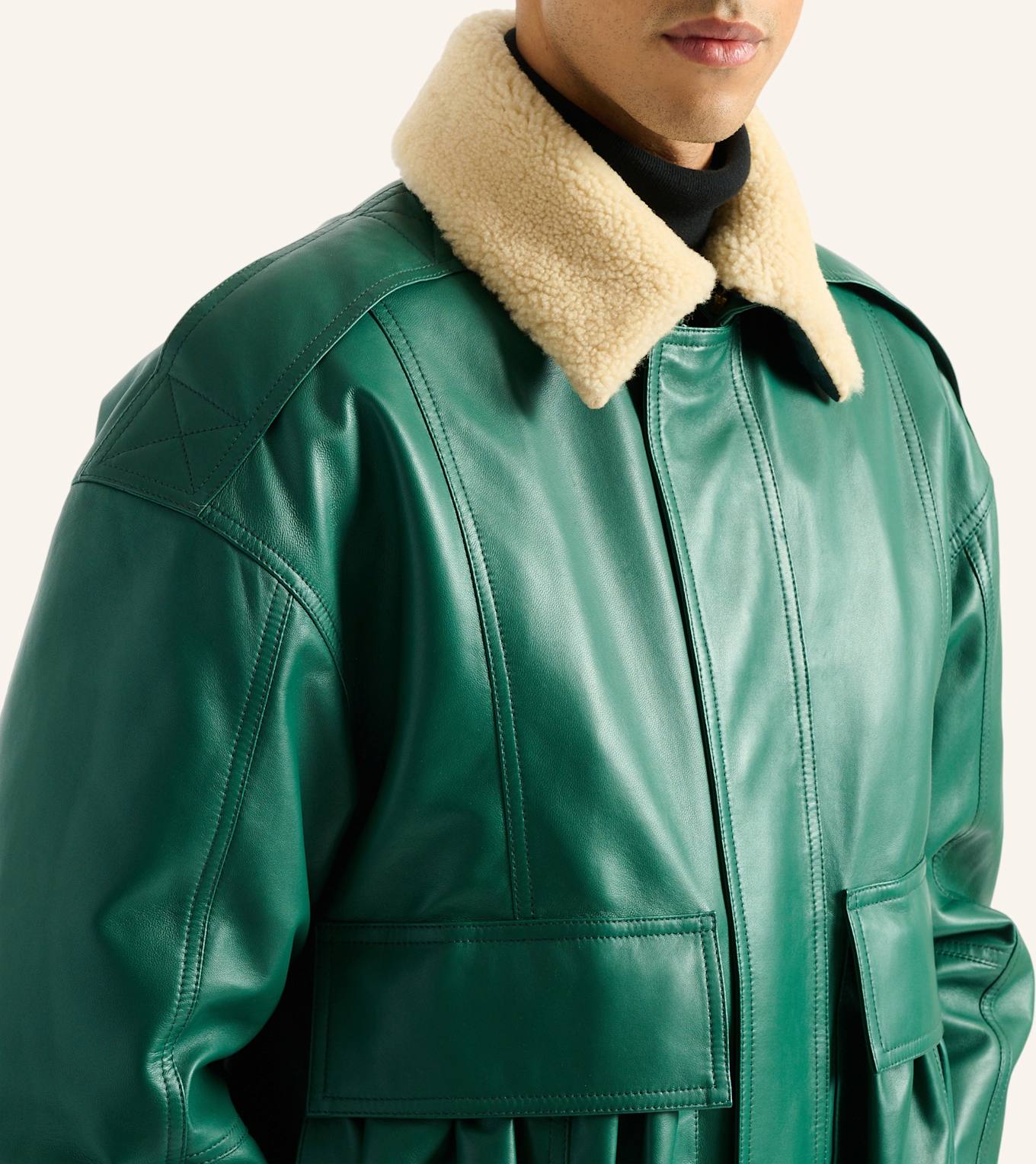 BALMAIN Bomberjacke aus Leder und Shearling: GRÜN