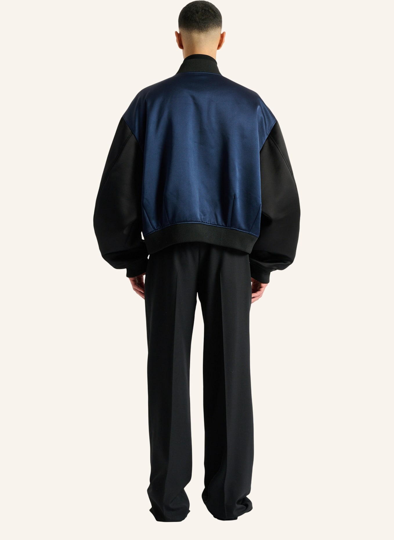 BALMAIN Bomberjacke mit Knebelverschlüssen aus Satin: SCHWARZ