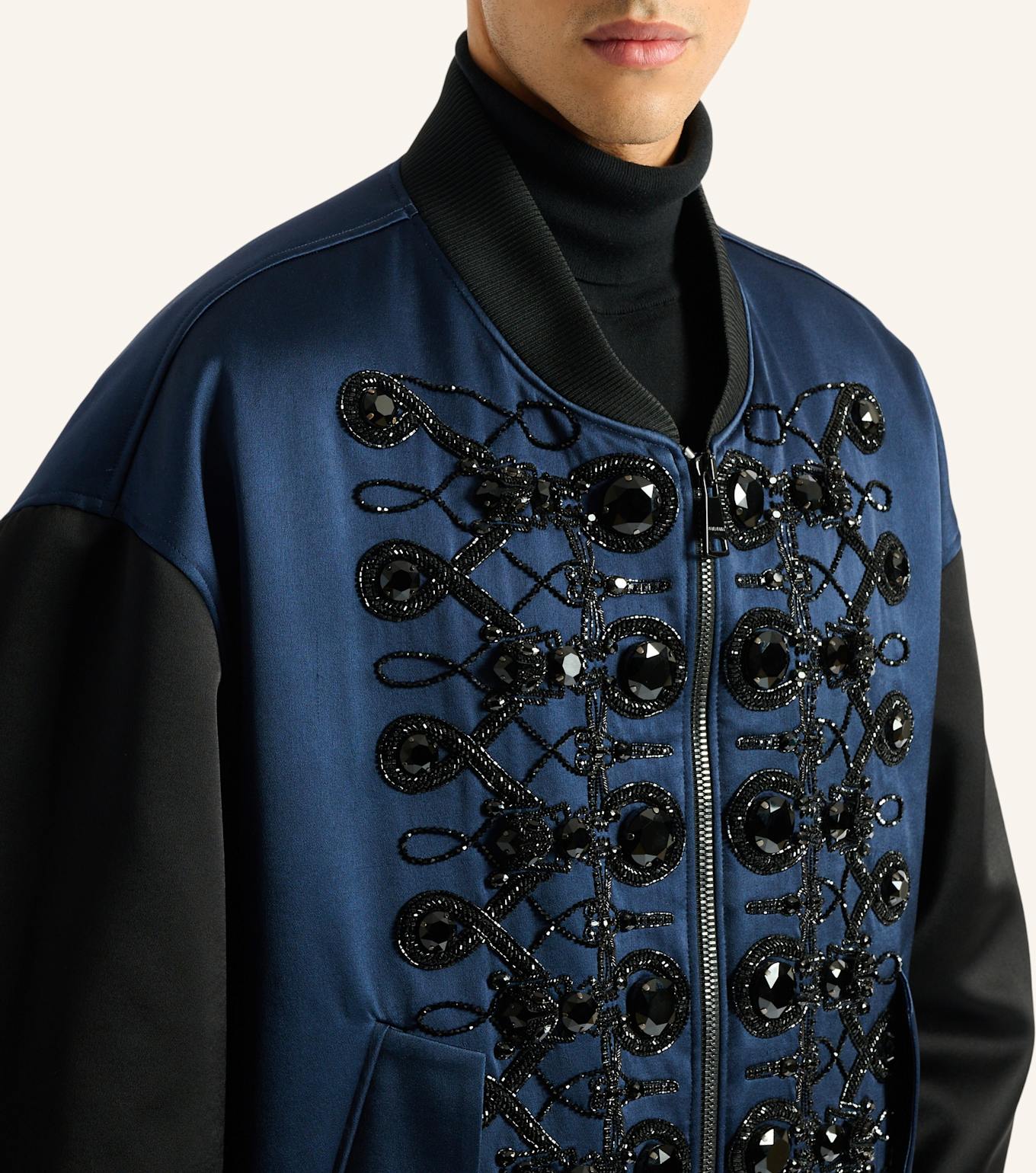 BALMAIN Bomberjacke mit Knebelverschlüssen aus Satin: SCHWARZ