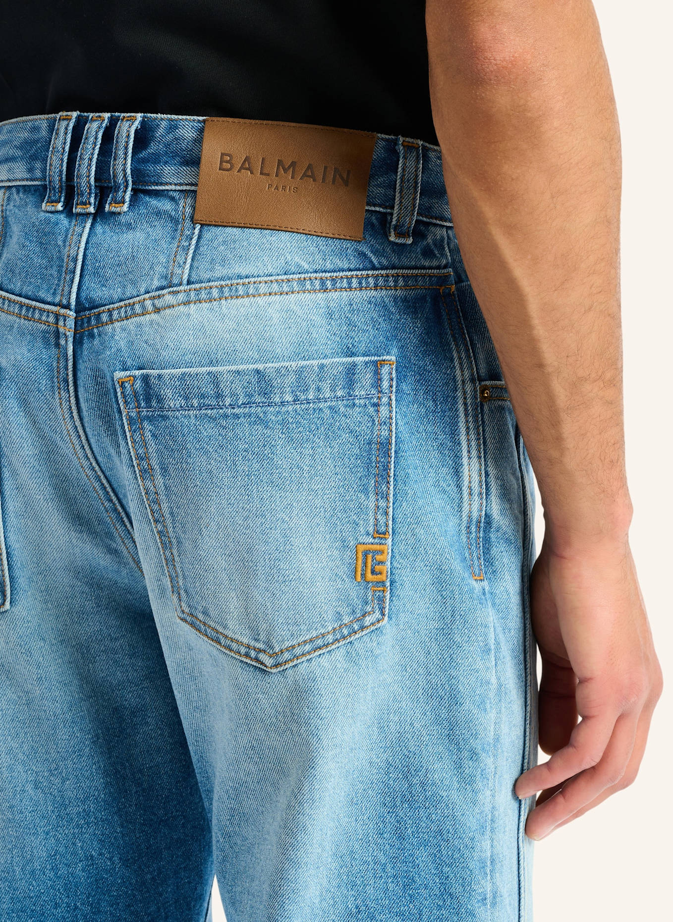 BALMAIN Gerade Jeans aus verwaschenem Denim in Blue: BLAU