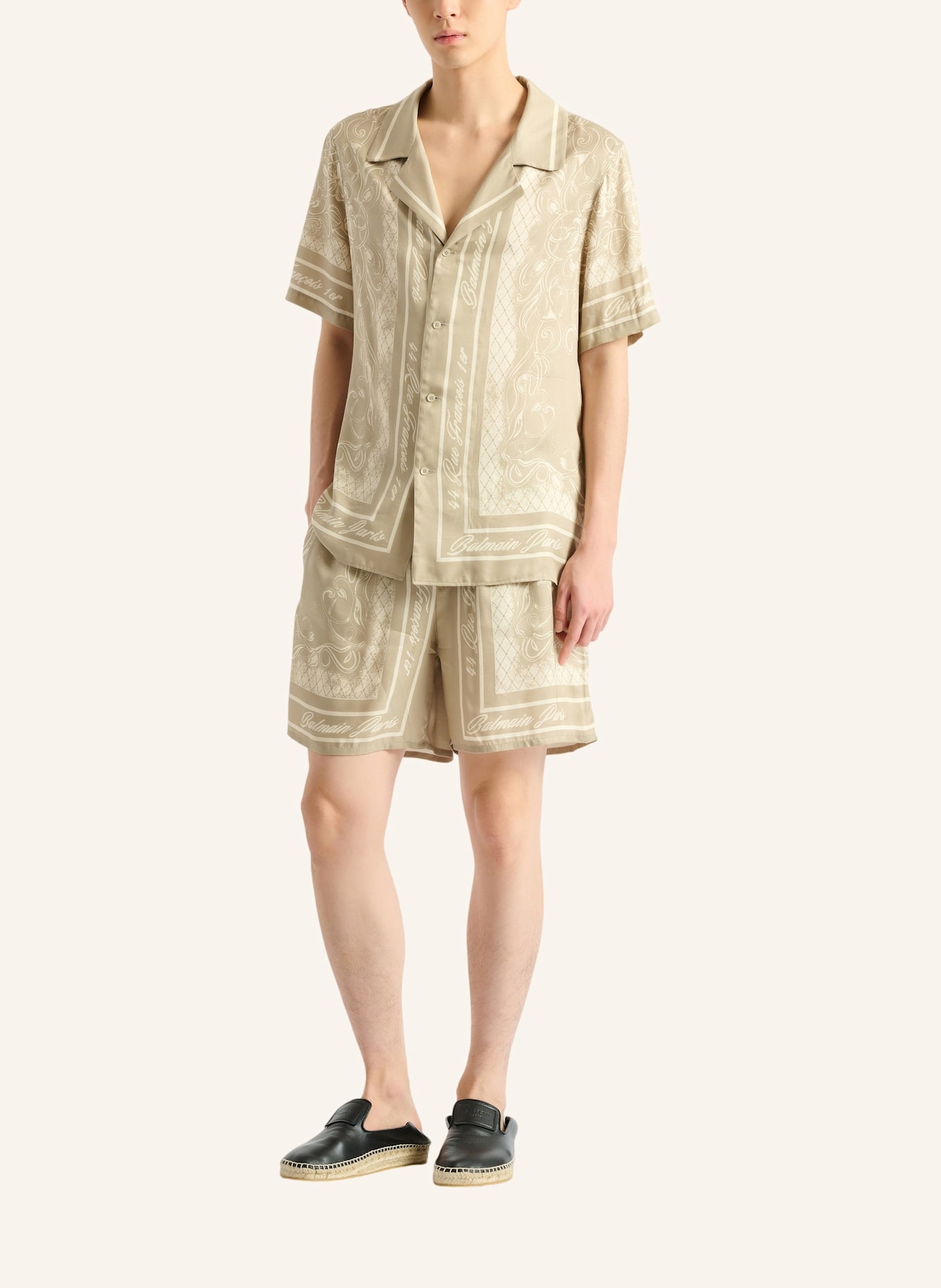 BALMAIN Bedrucktes Foulard Pyjamahemd: KHAKI