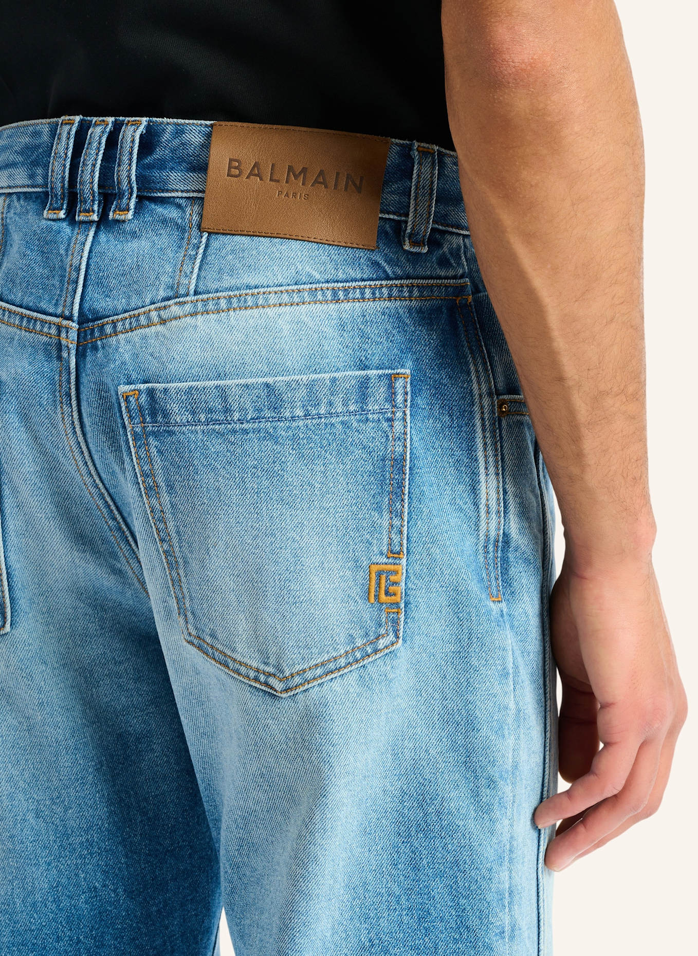 BALMAIN Gerade Jeans aus verwaschenem Denim in Blue: BLAU