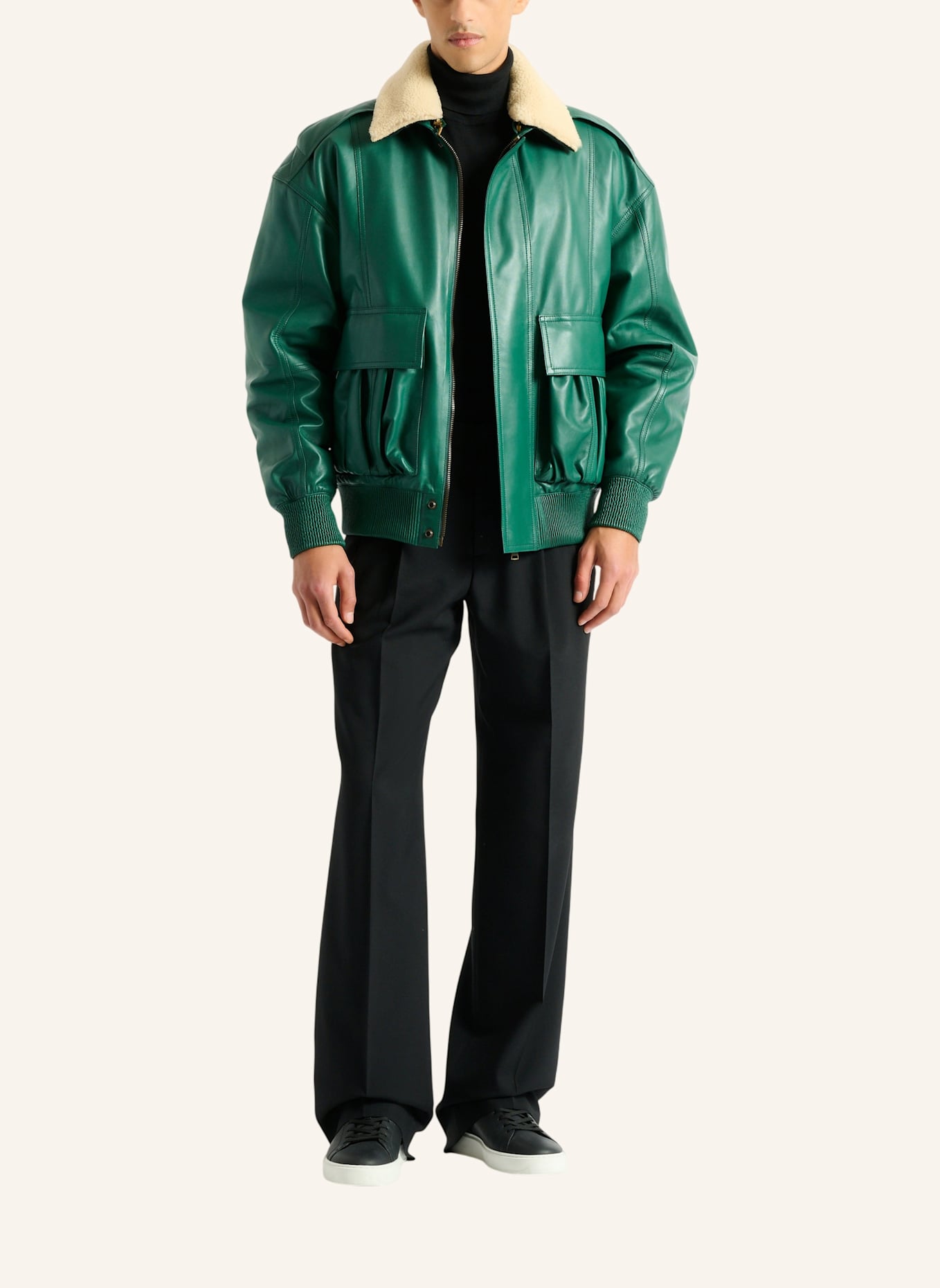 BALMAIN Bomberjacke aus Leder und Shearling: GRÜN