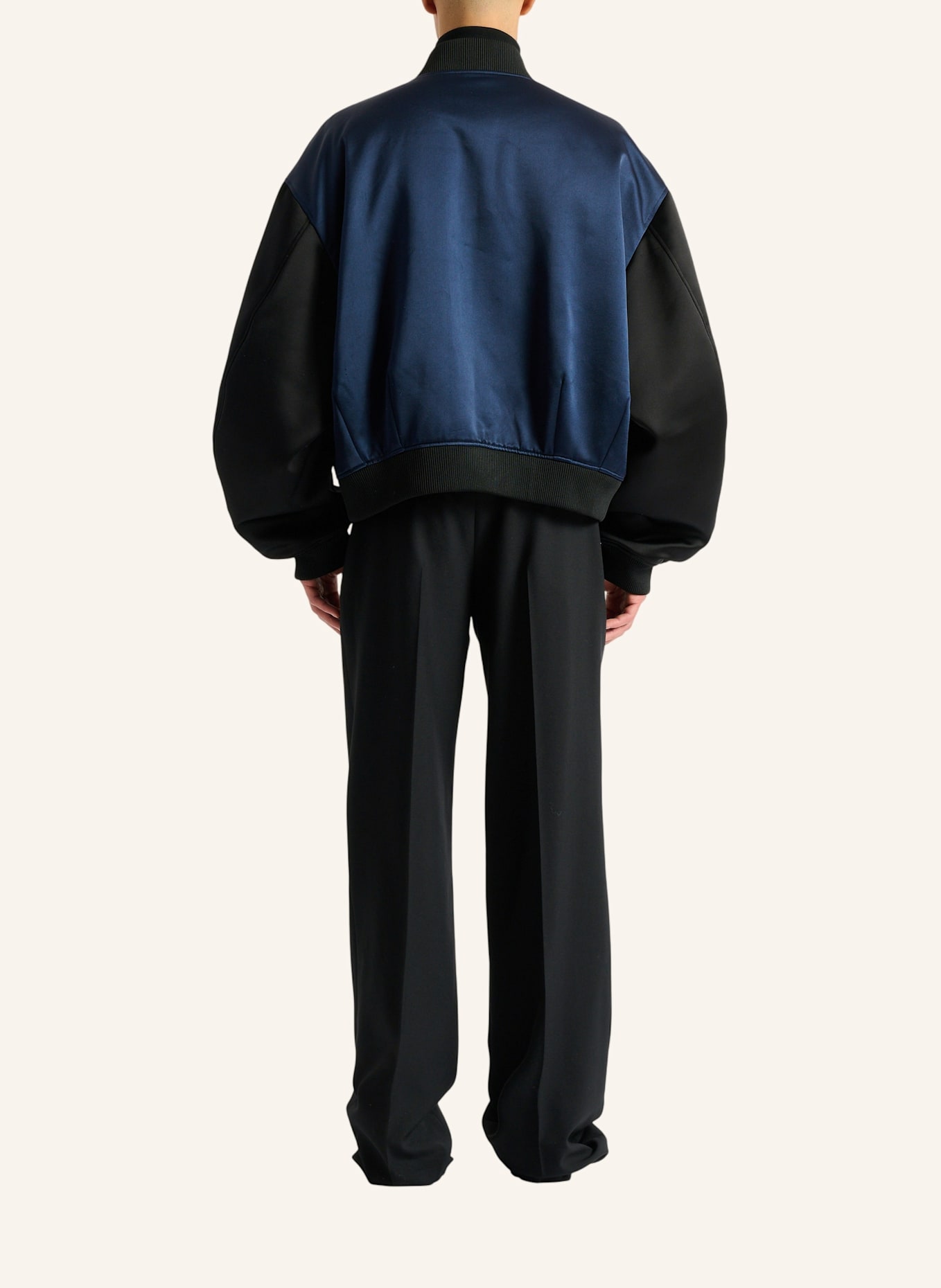 BALMAIN Bomberjacke mit Knebelverschlüssen aus Satin: SCHWARZ