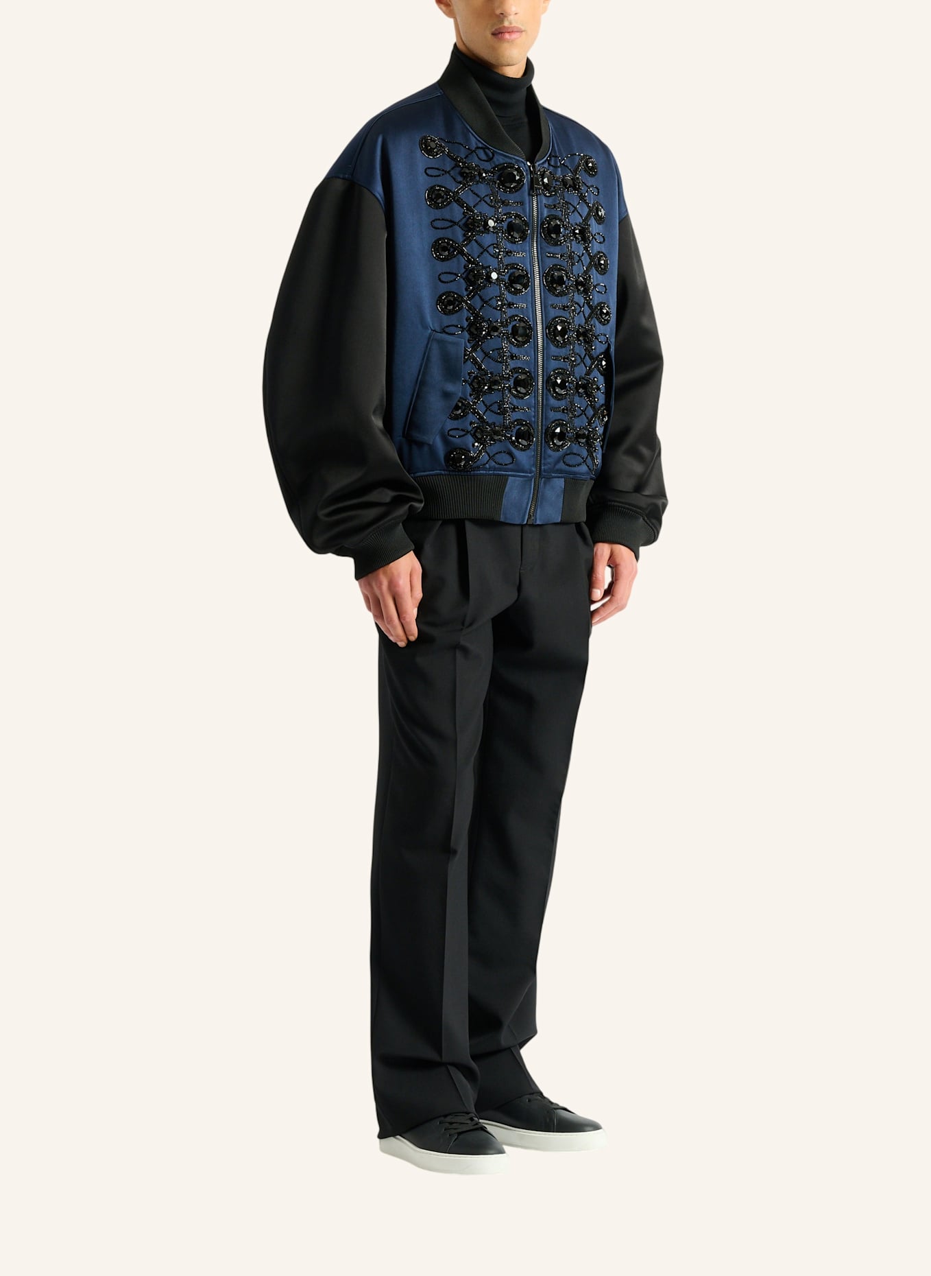 BALMAIN Bomberjacke mit Knebelverschlüssen aus Satin: SCHWARZ