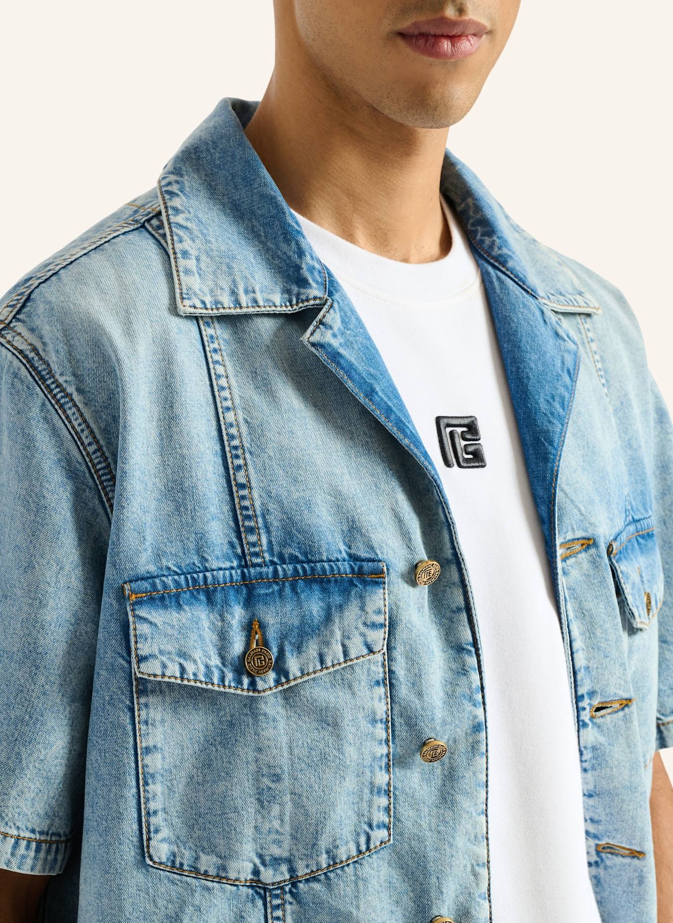 BALMAIN Hemd aus verwaschenem Denim in Light Blue: BLAU