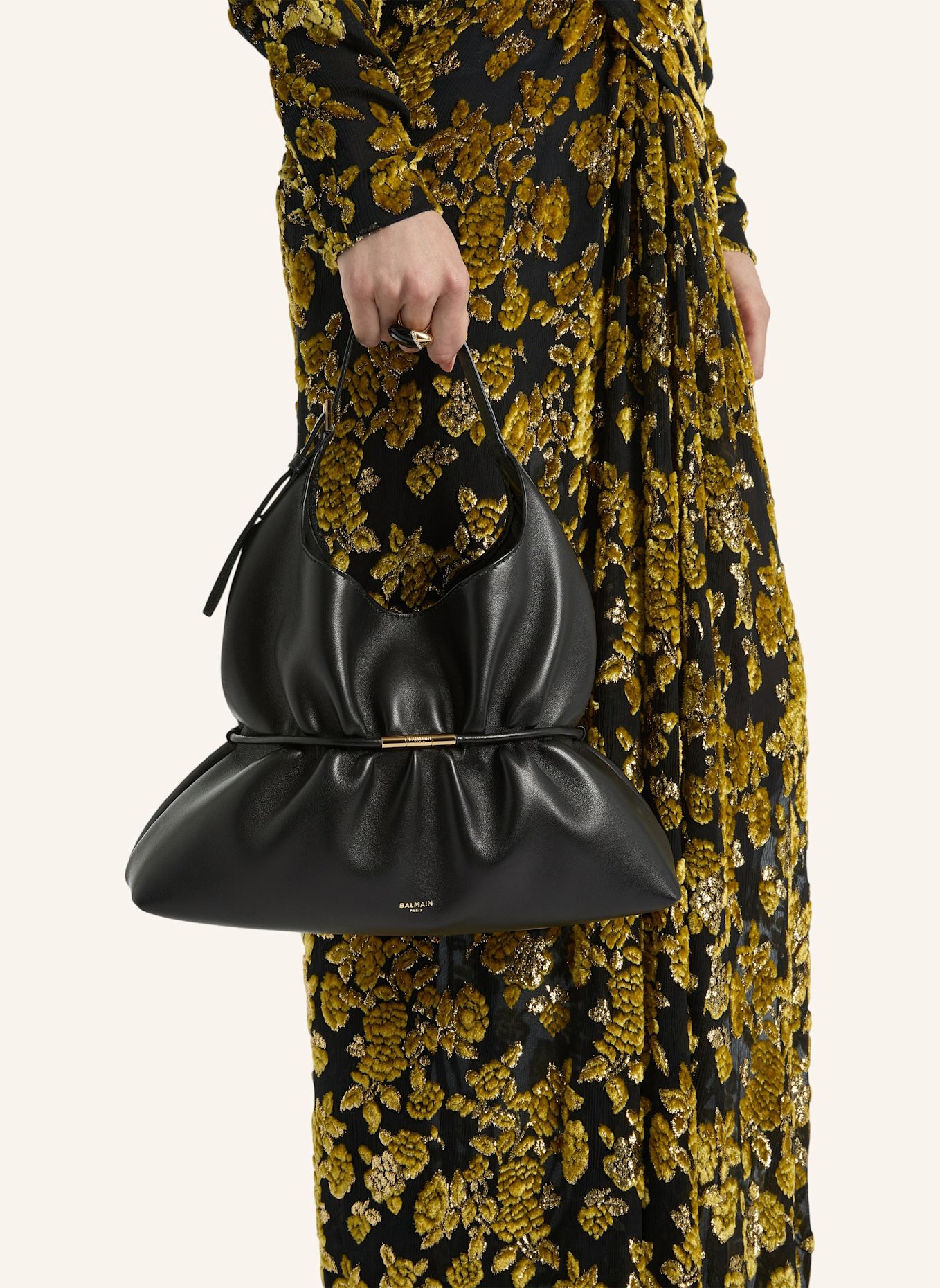 BALMAIN Mittelgroße Tasche SPHYNX aus Glattleder: SCHWARZ