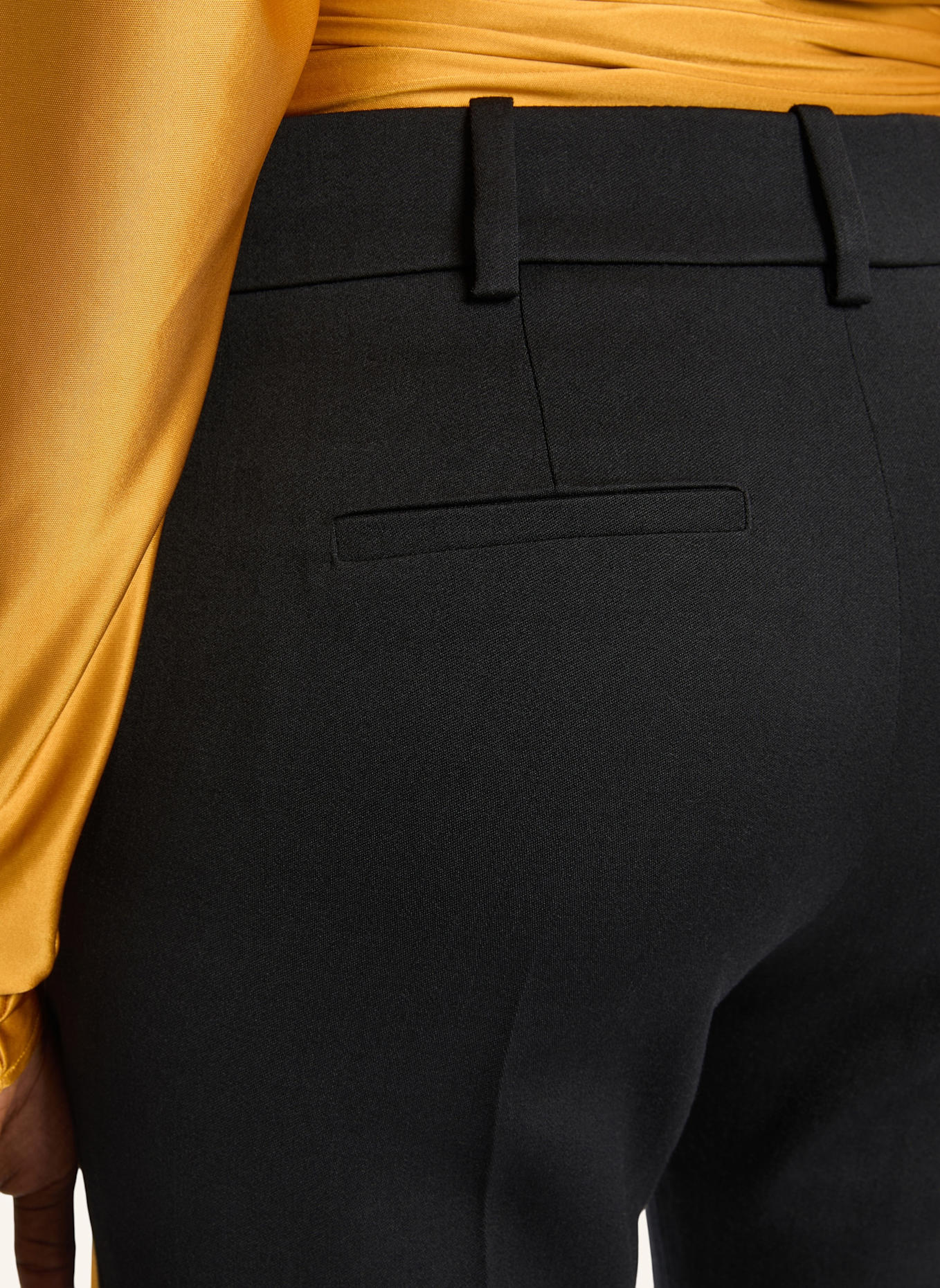 BALMAIN Hose mit niedriger Leibhöhe aus Wollsatin: SCHWARZ