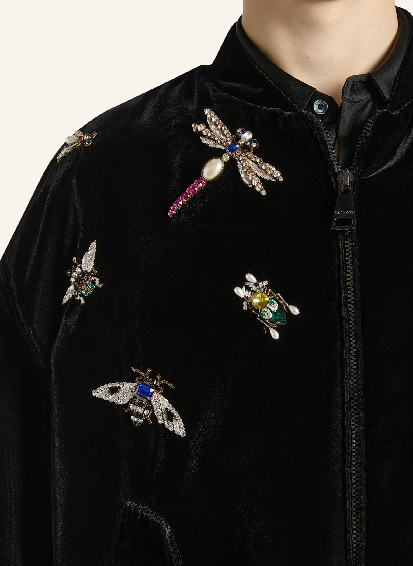 BALMAIN Bestickte Balmain Insect Bomberjacke aus Samt: SCHWARZ