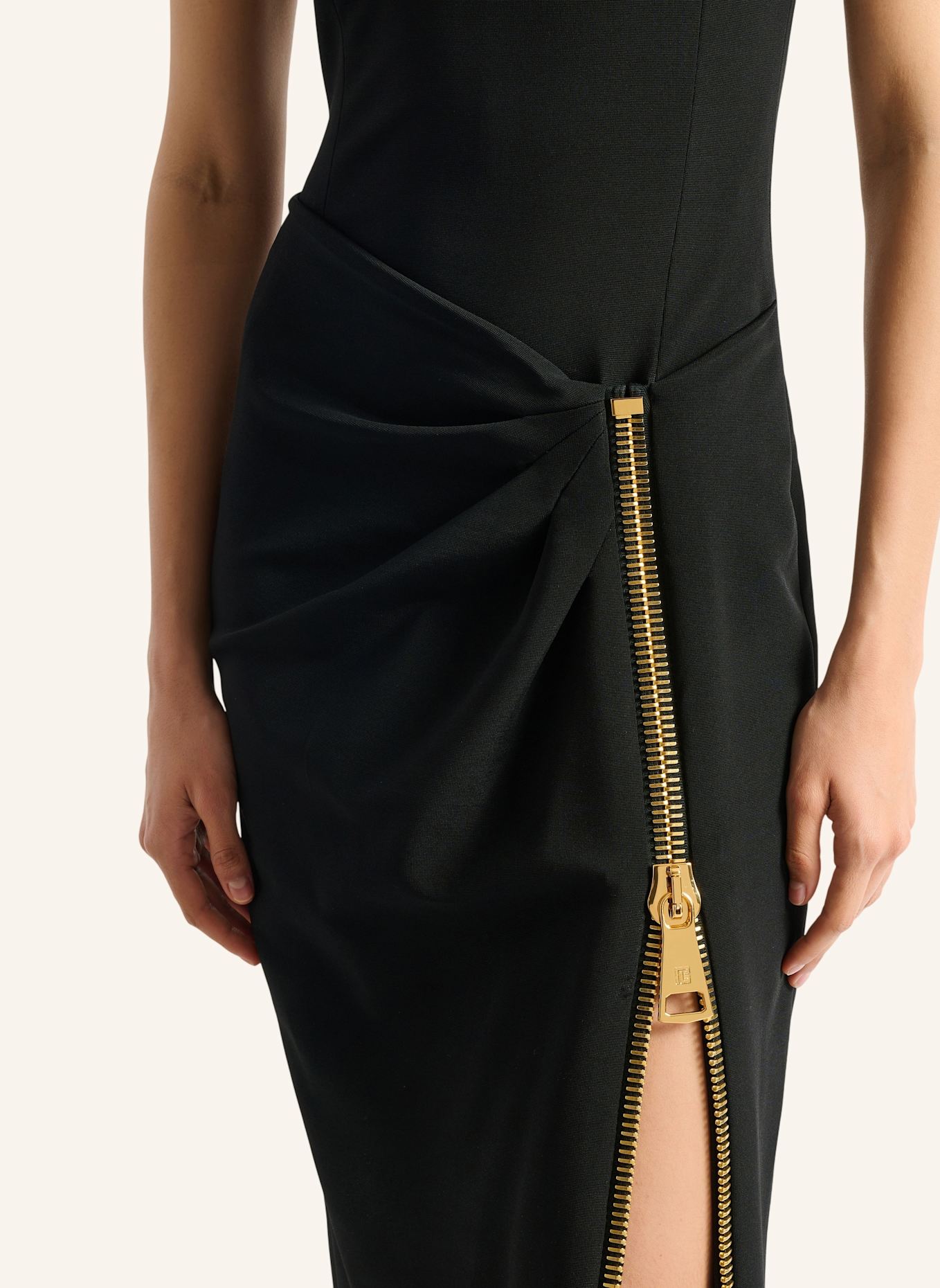 BALMAIN Langes Kleid mit Schlitz aus Jersey: SCHWARZ