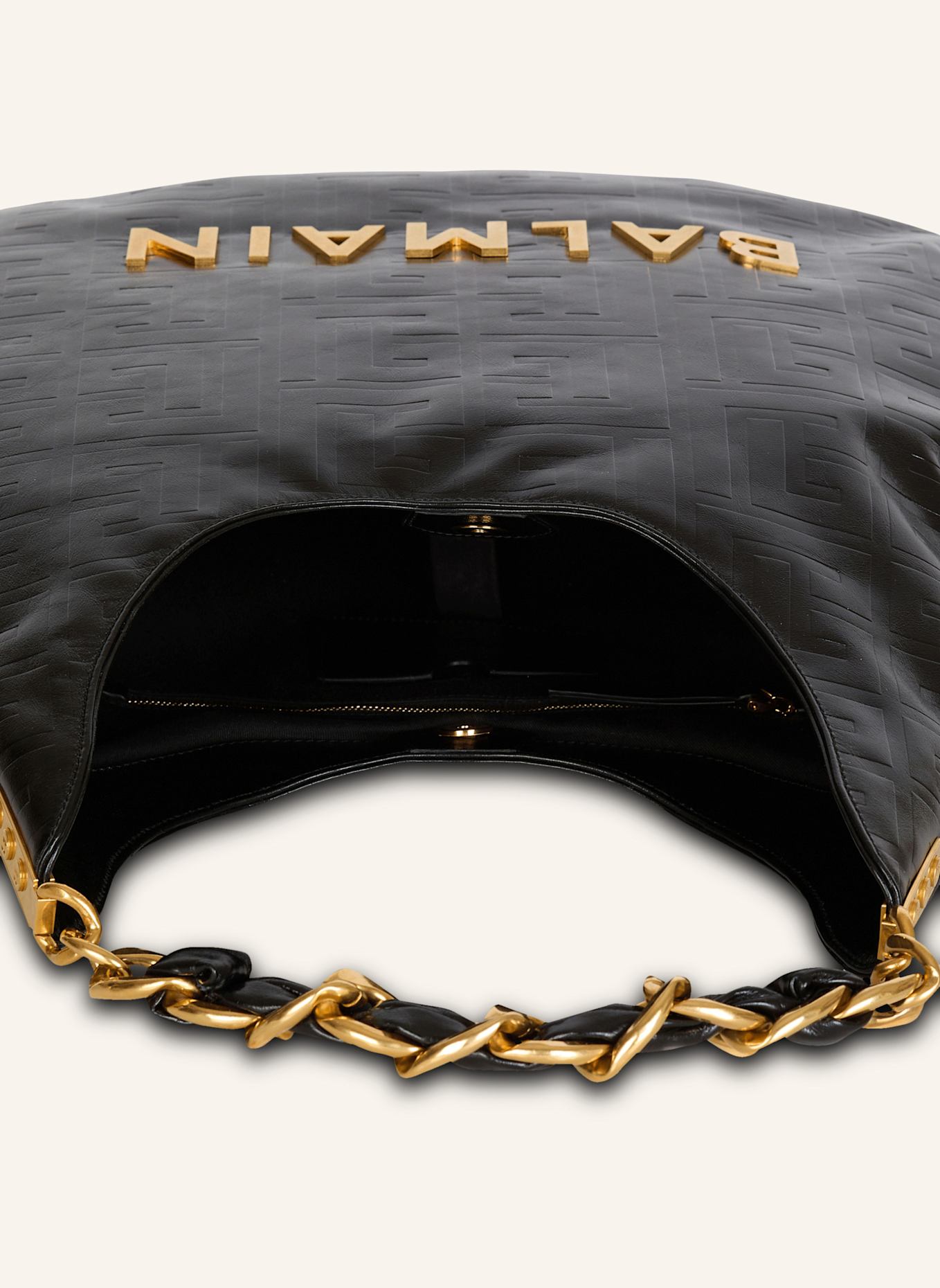 BALMAIN Große Tasche 1945 Soft Hobo aus geknittertem Kalbsleder mit PB Labyrinthe-Monogramm-Prägung: SCHWARZ