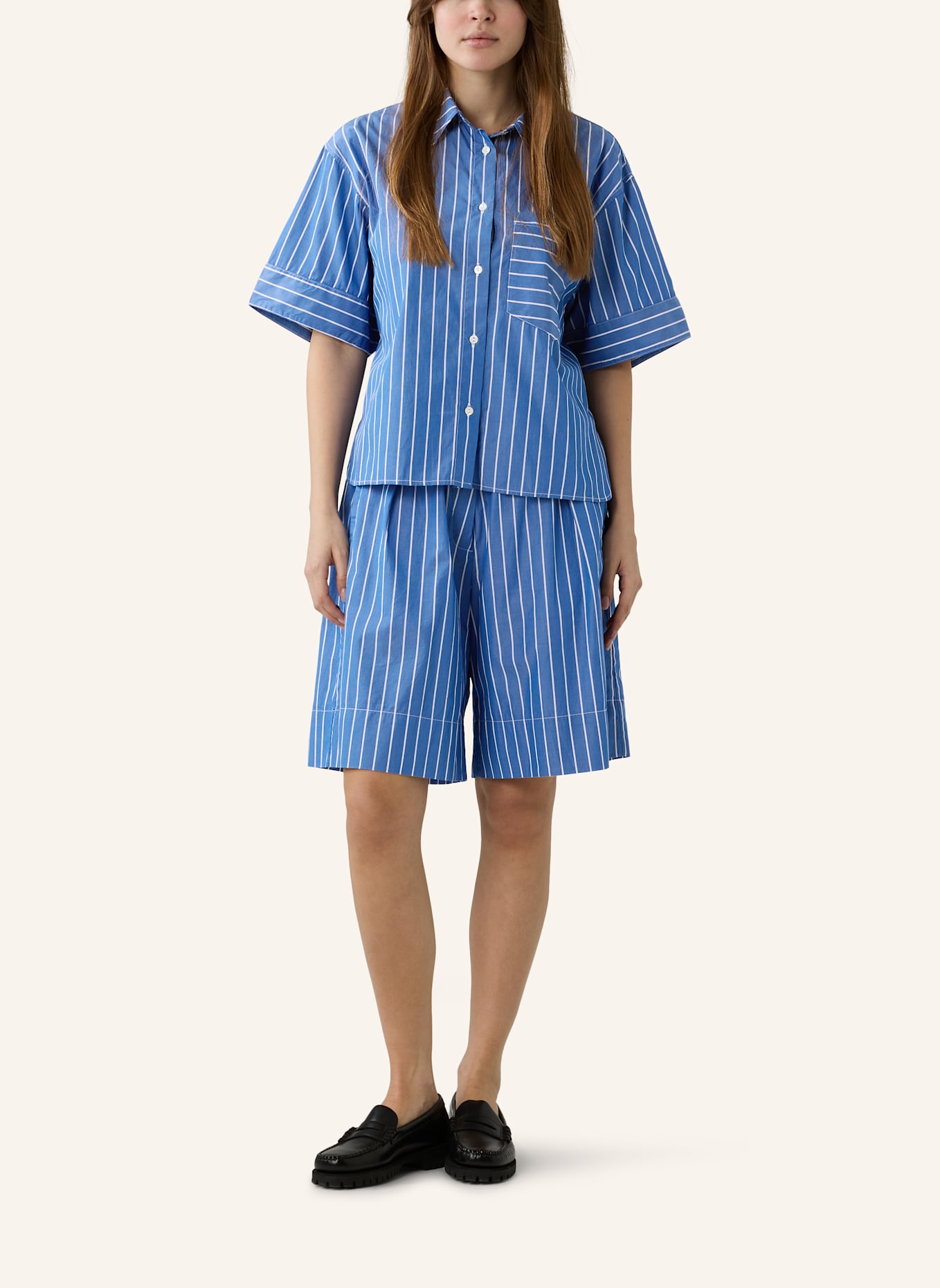 THE.NIM STANDARD Short WOMAN ELASTIC BAND SHORTS: HELLBLAU