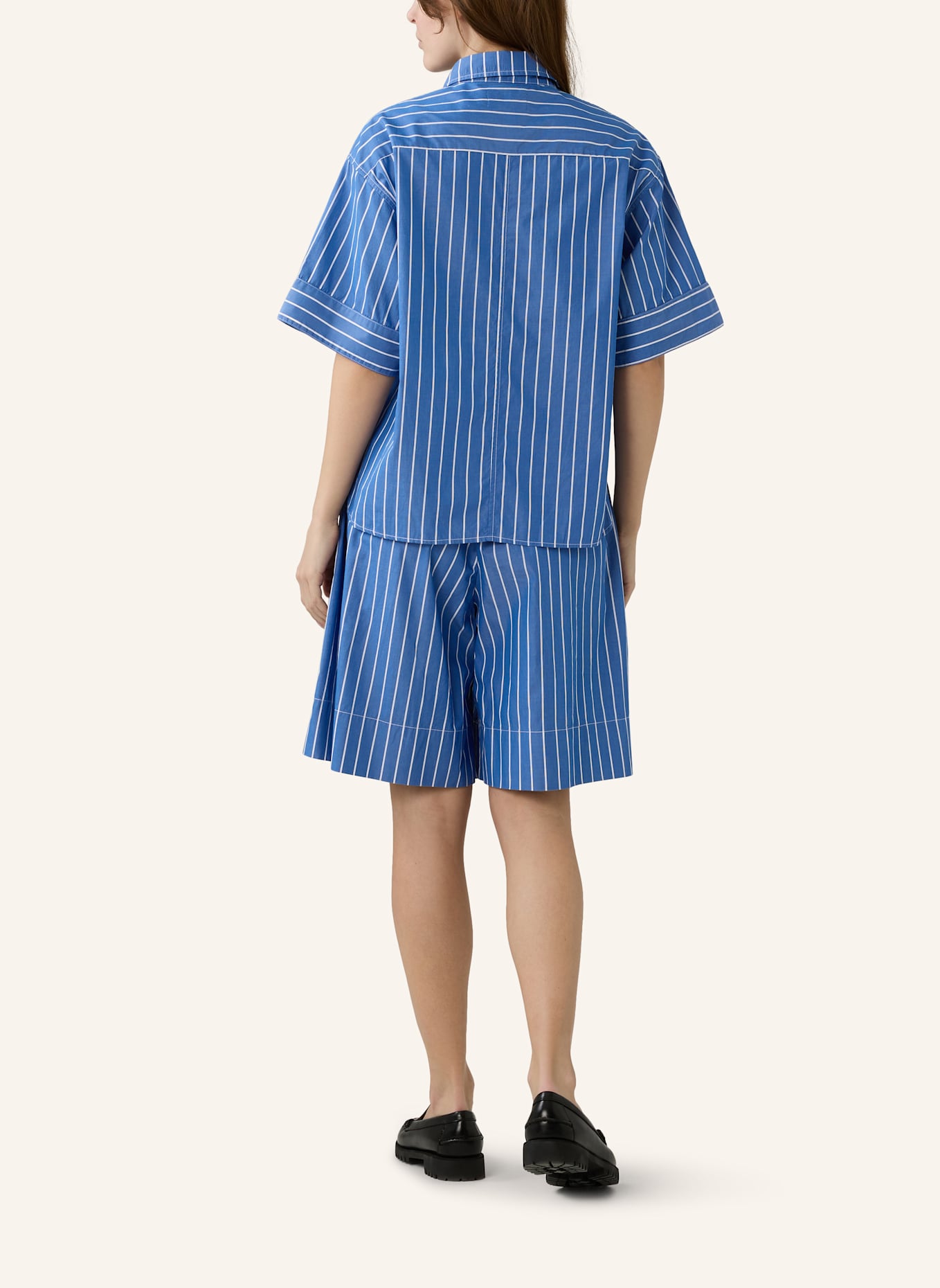 THE.NIM STANDARD Short WOMAN ELASTIC BAND SHORTS: HELLBLAU