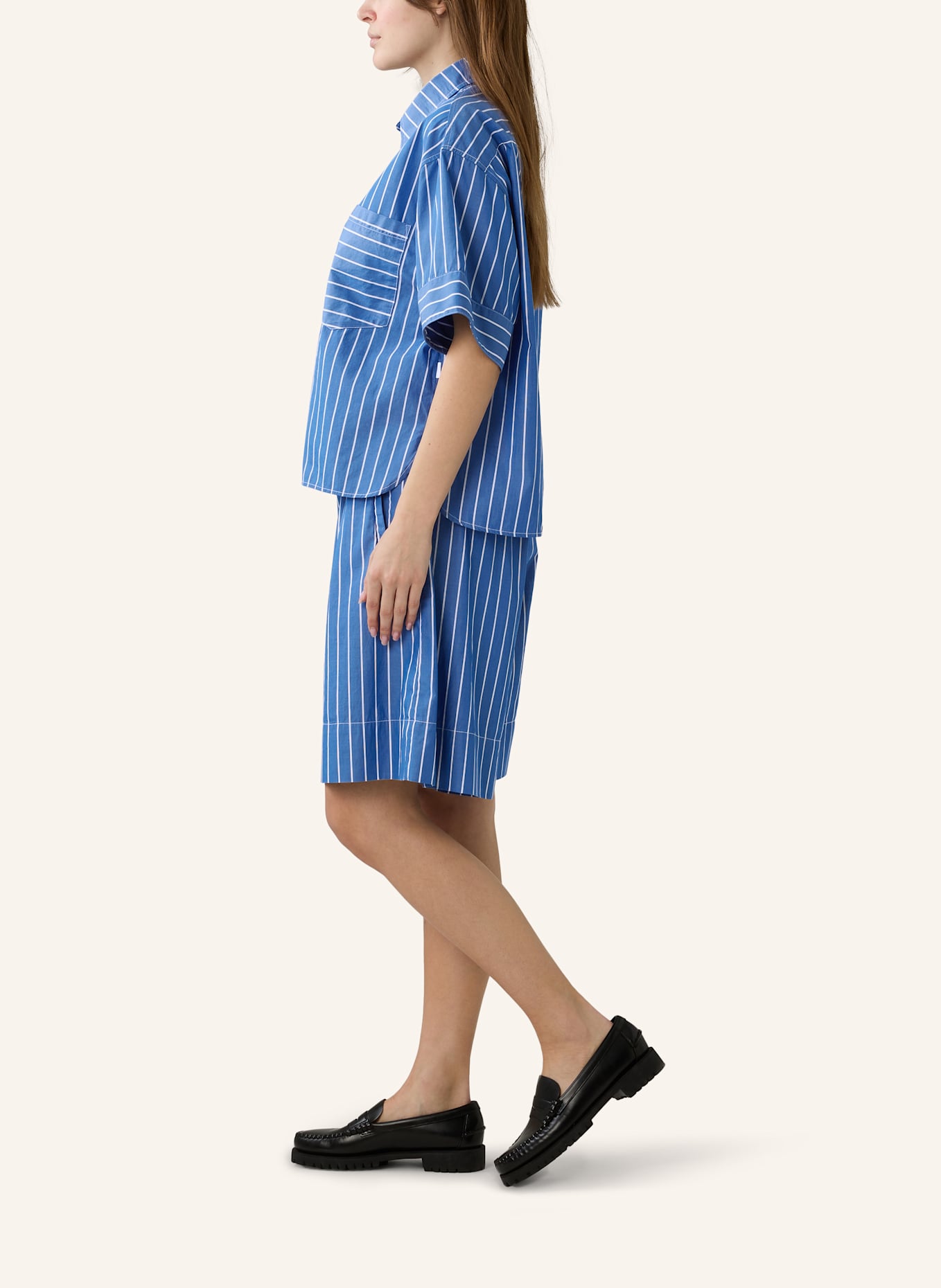 THE.NIM STANDARD Short WOMAN ELASTIC BAND SHORTS: HELLBLAU