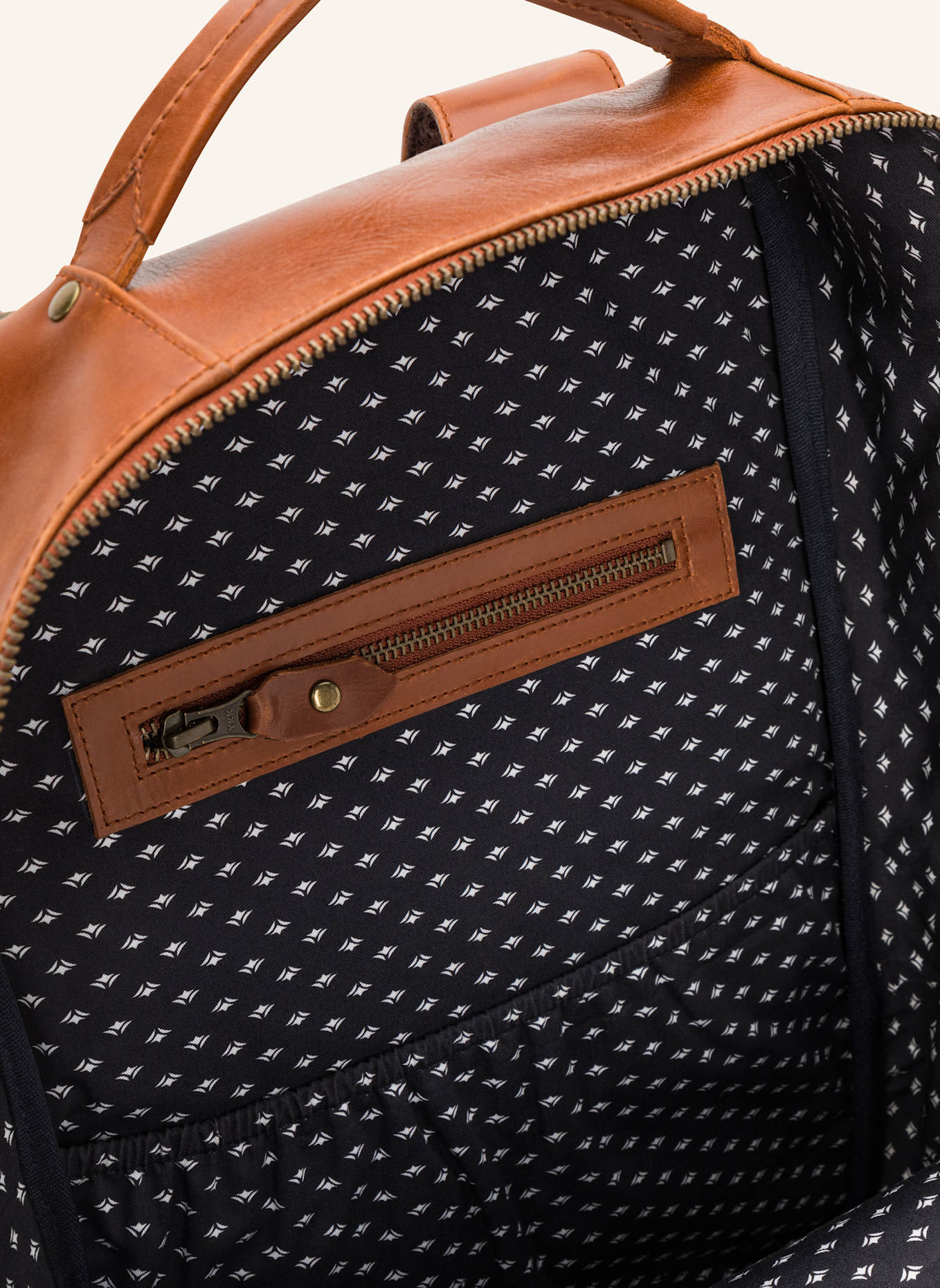 BUCKLE & SEAM Rucksack LEON mit Laptop-Fach: COGNAC