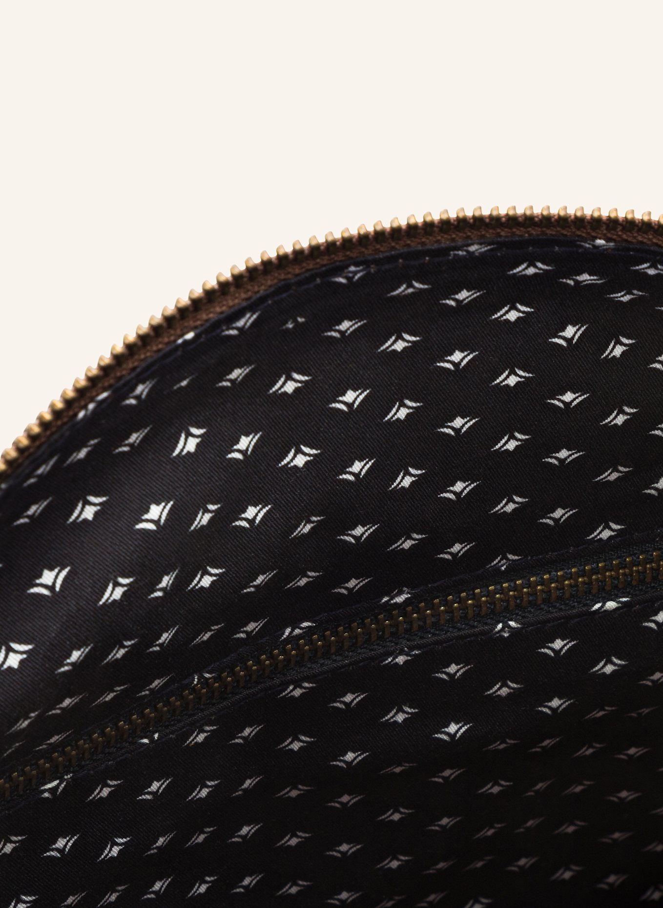 BUCKLE & SEAM Weekender CHAP: BRAUN