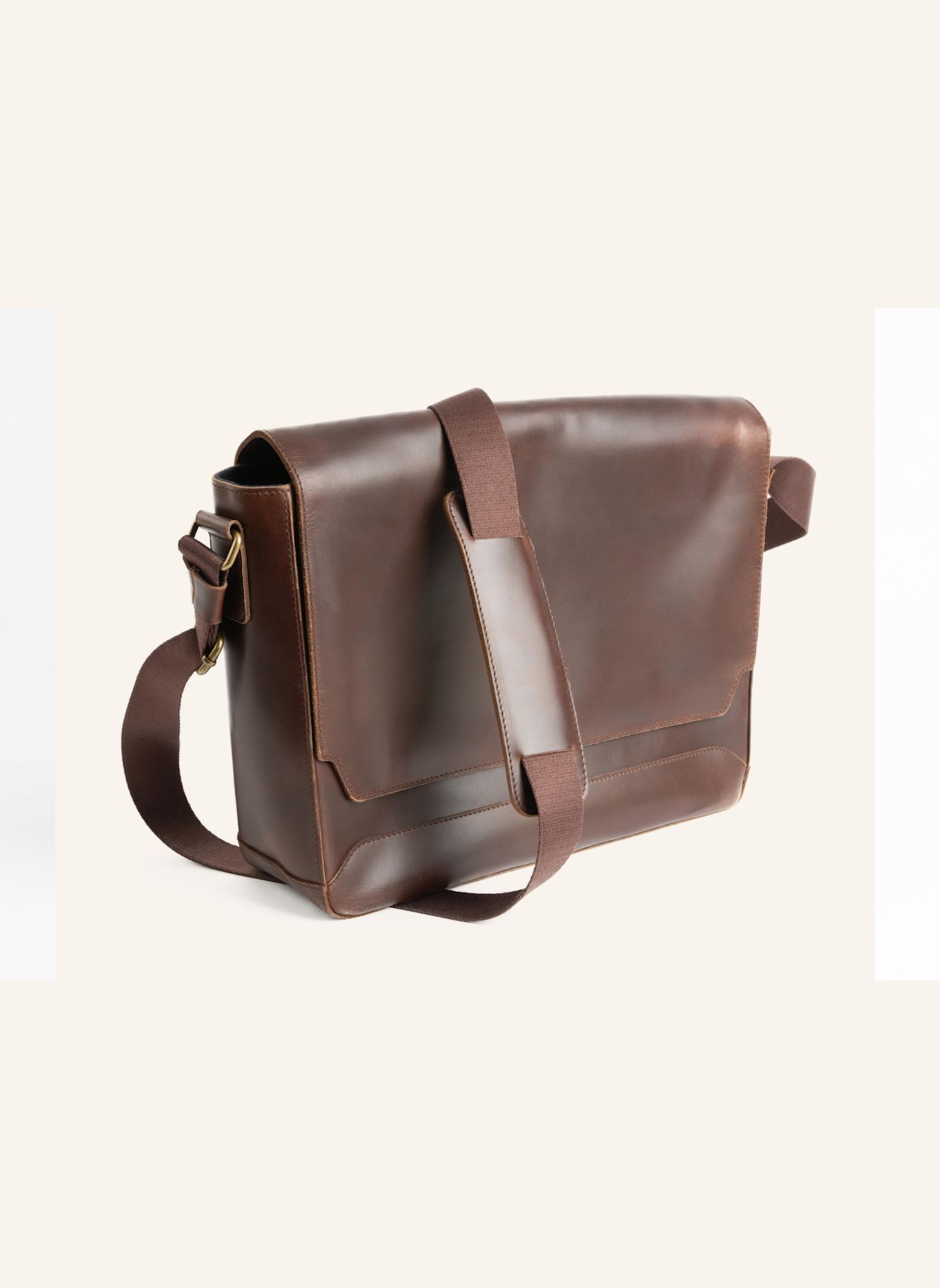 BUCKLE & SEAM Messenger Bag TIMES: BRAUN