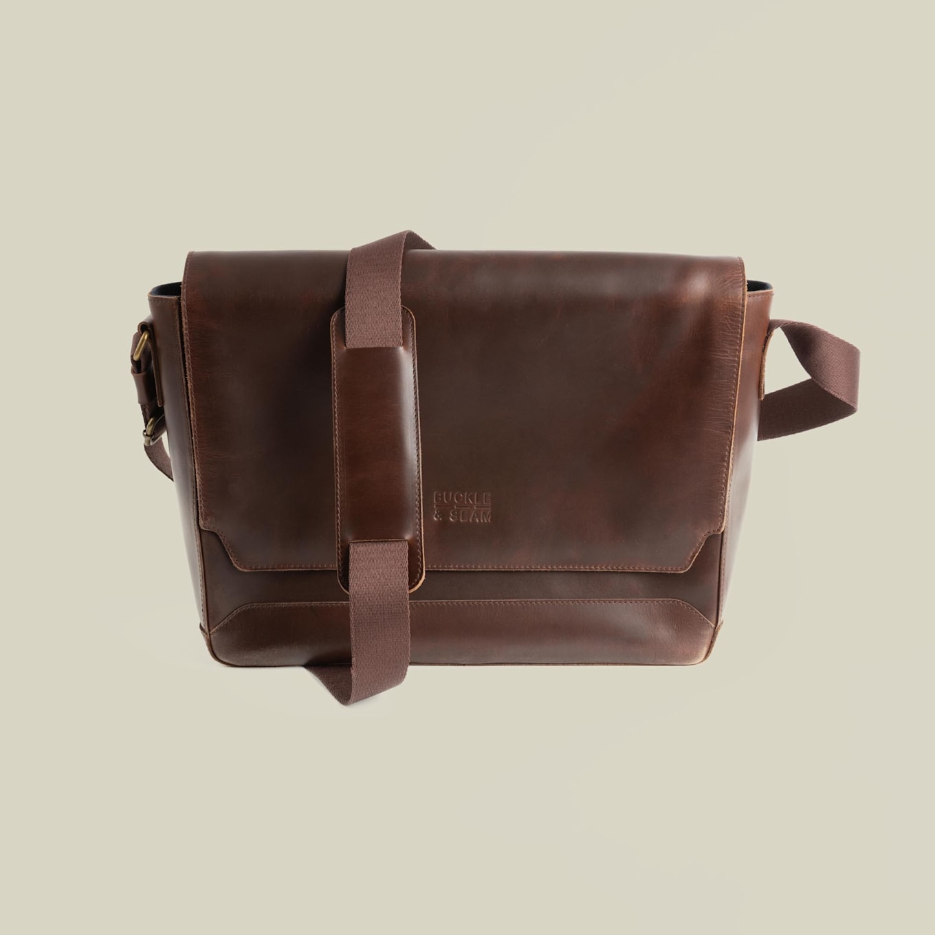 BUCKLE & SEAM Messenger Bag TIMES: BRAUN