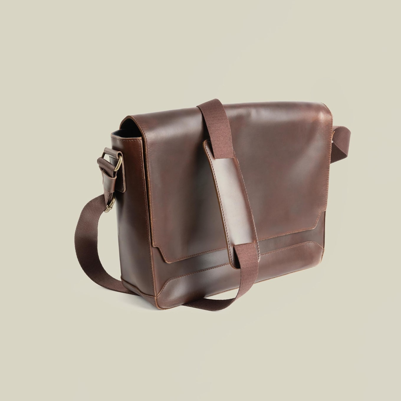 BUCKLE & SEAM Messenger Bag TIMES: BRAUN