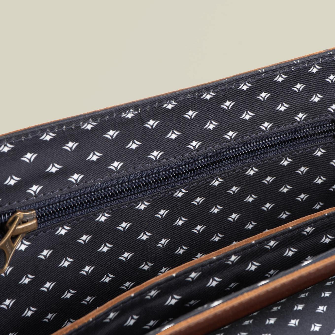 BUCKLE & SEAM Messenger Bag TIMES: BRAUN