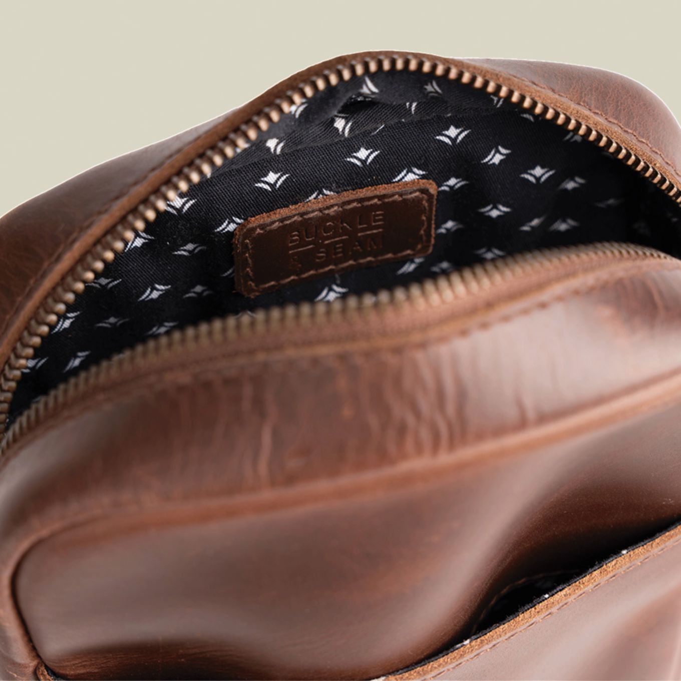 BUCKLE & SEAM Umhängetasche RUNNER: BRAUN