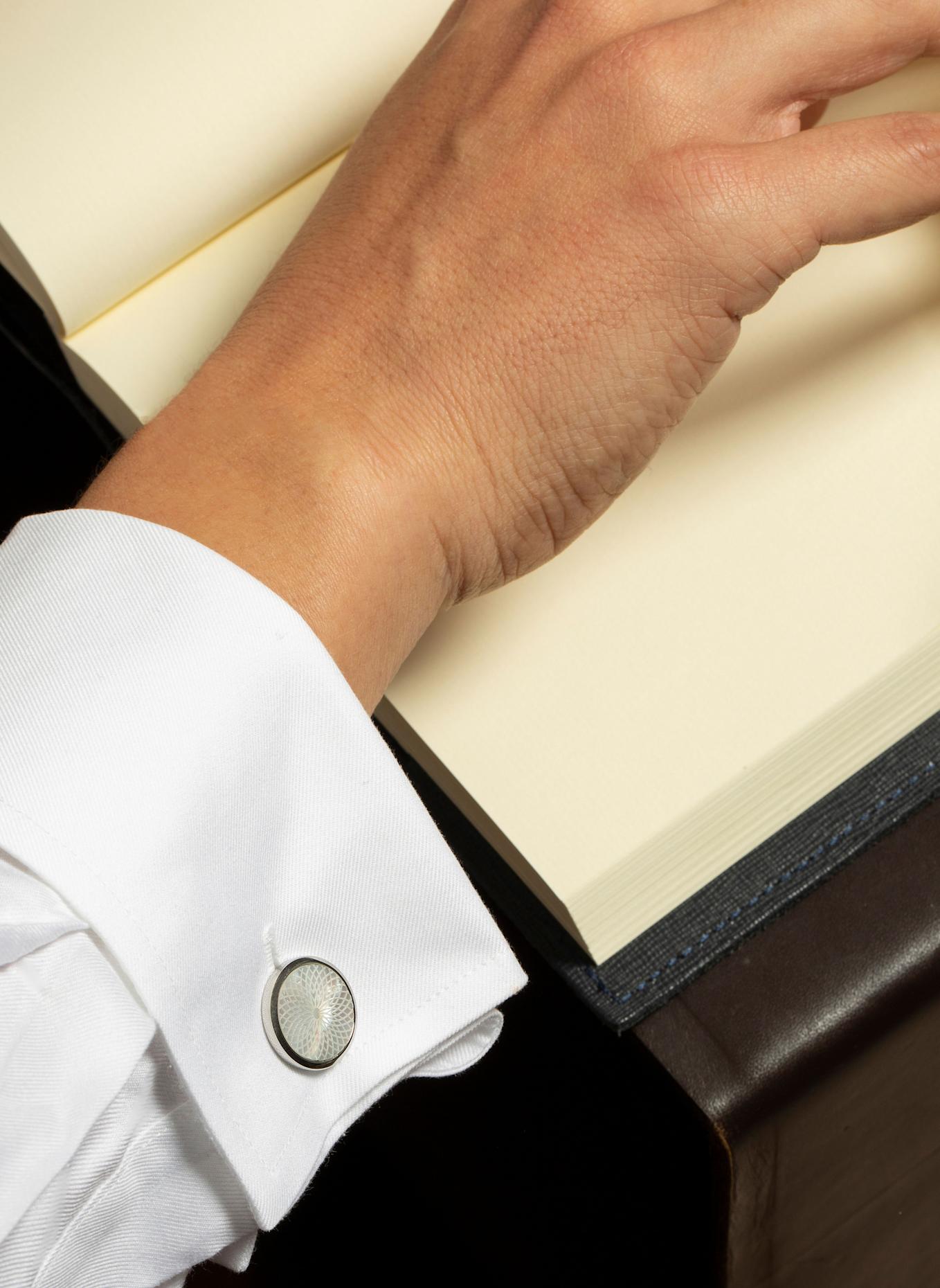 TATEOSSIAN Manschettenknöpfe ROTONDO GUILLOCHE: WEISS