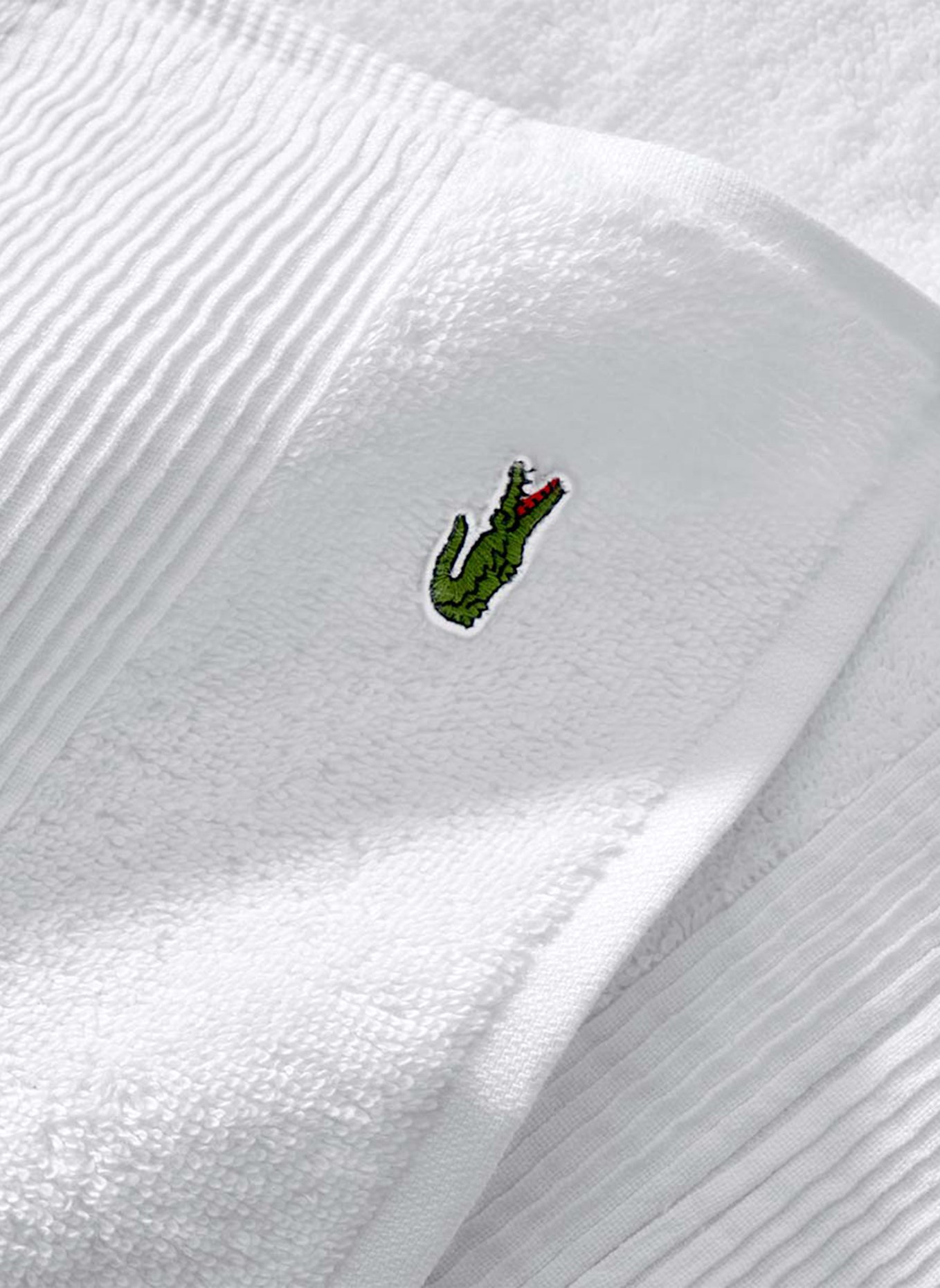 LACOSTE Duschtuch LLECROCO: WEISS