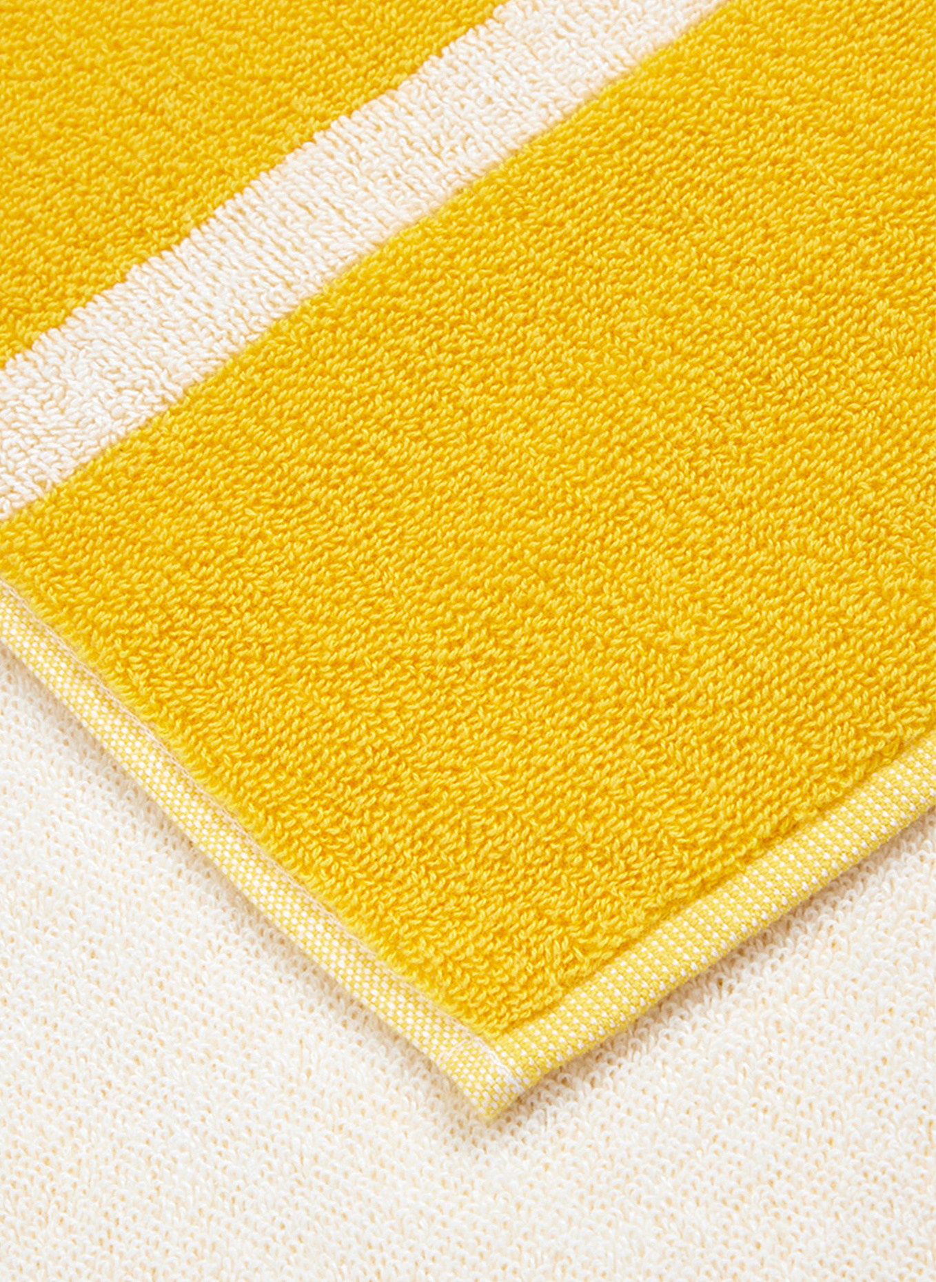 LACOSTE Strandtuch LORIGINE: GELB