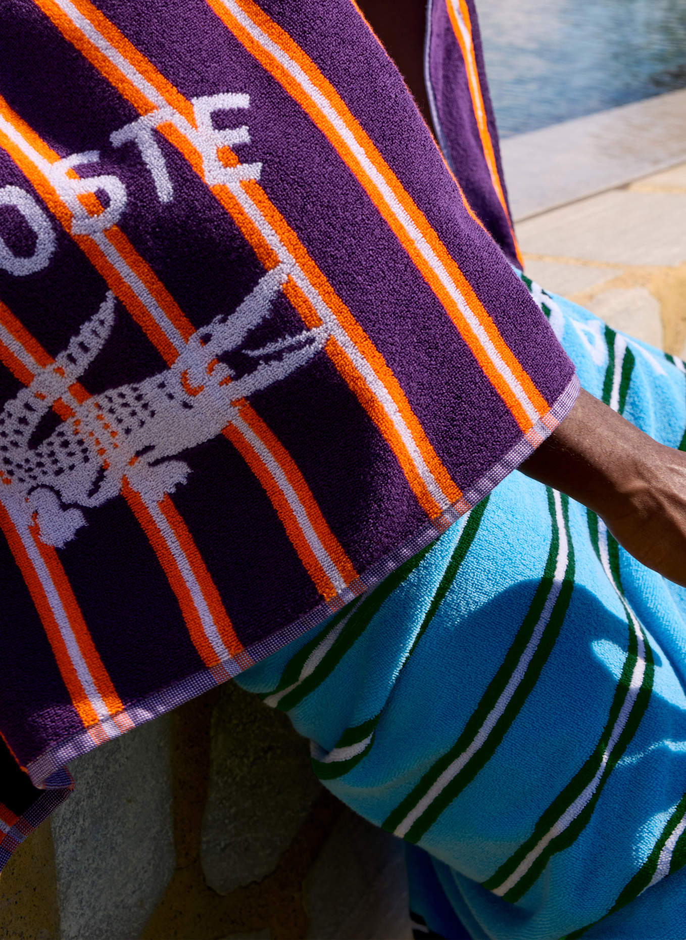 LACOSTE Strandtuch LSUNSTRI: BLAU