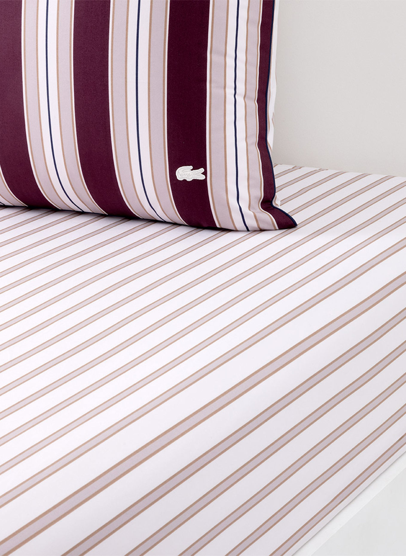 LACOSTE Beddengoedset LCOTTAGE: DONKERROOD