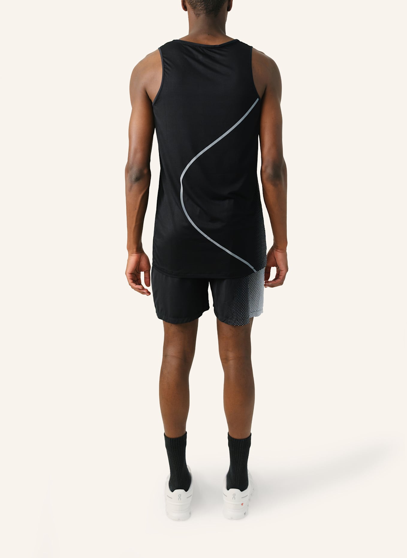 to the top Tank top PACE TALL: SCHWARZ