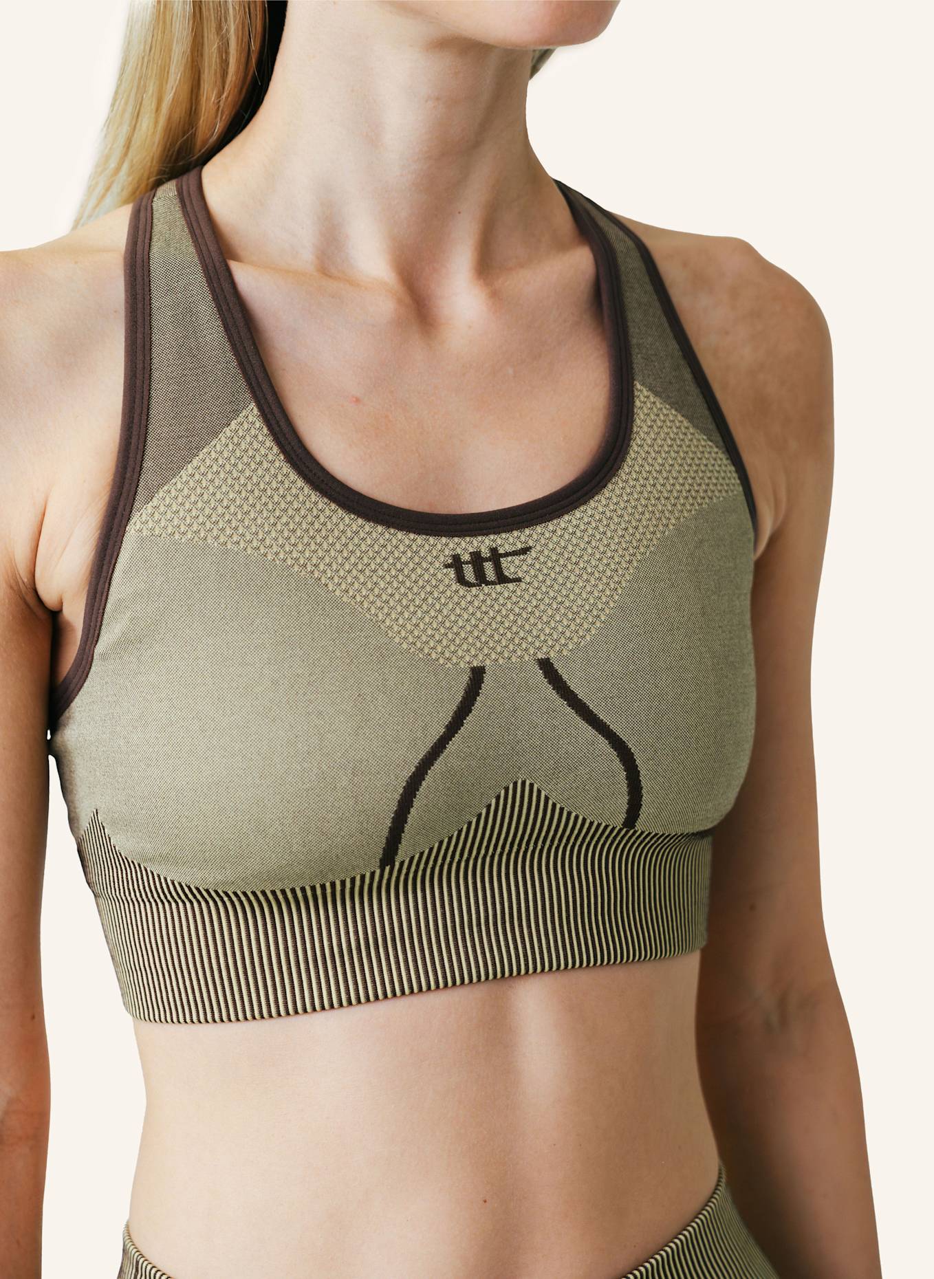 to the top Sports Bra SEAMLESS: BRAUN