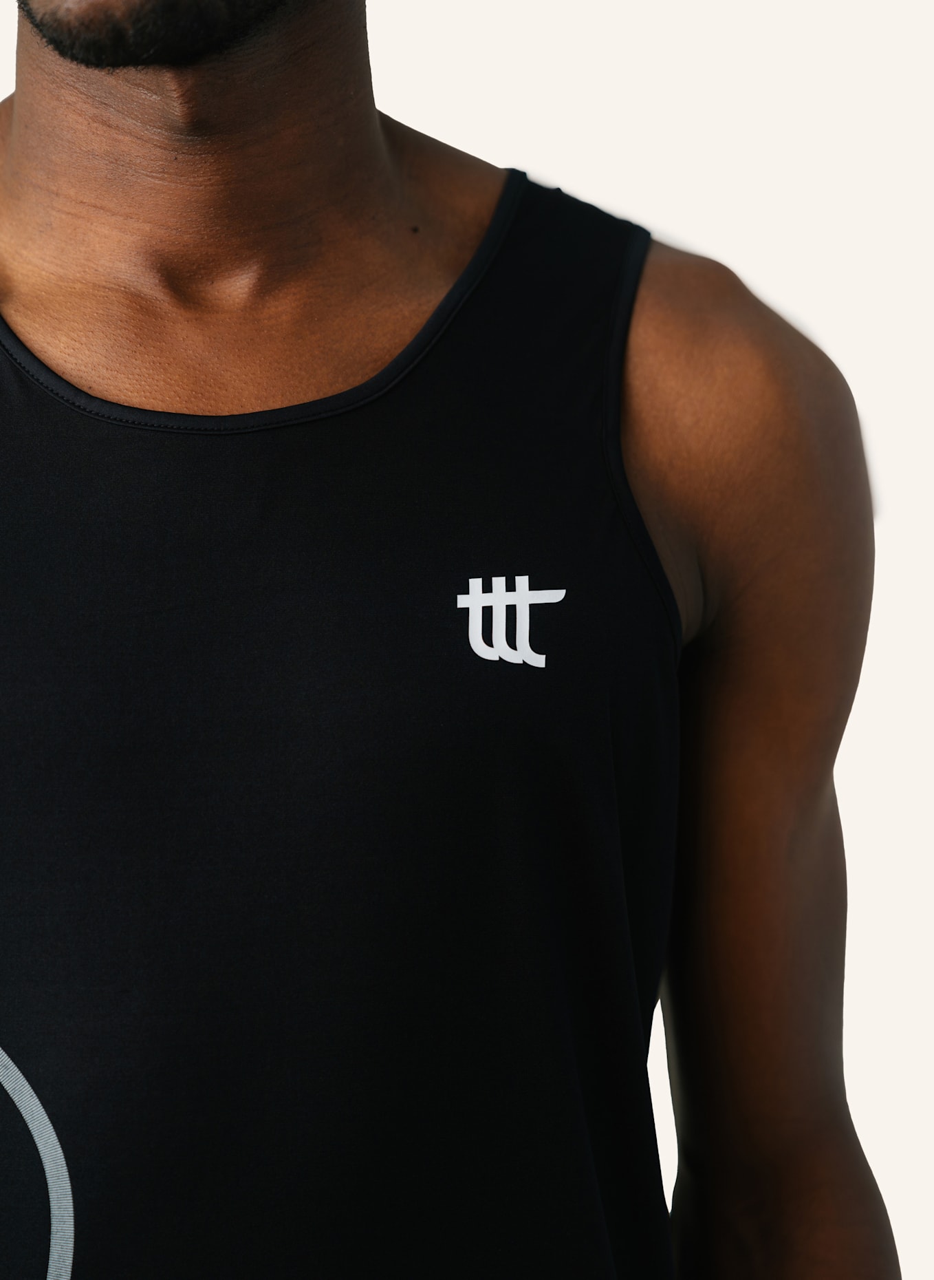 to the top Tank top PACE TALL: SCHWARZ