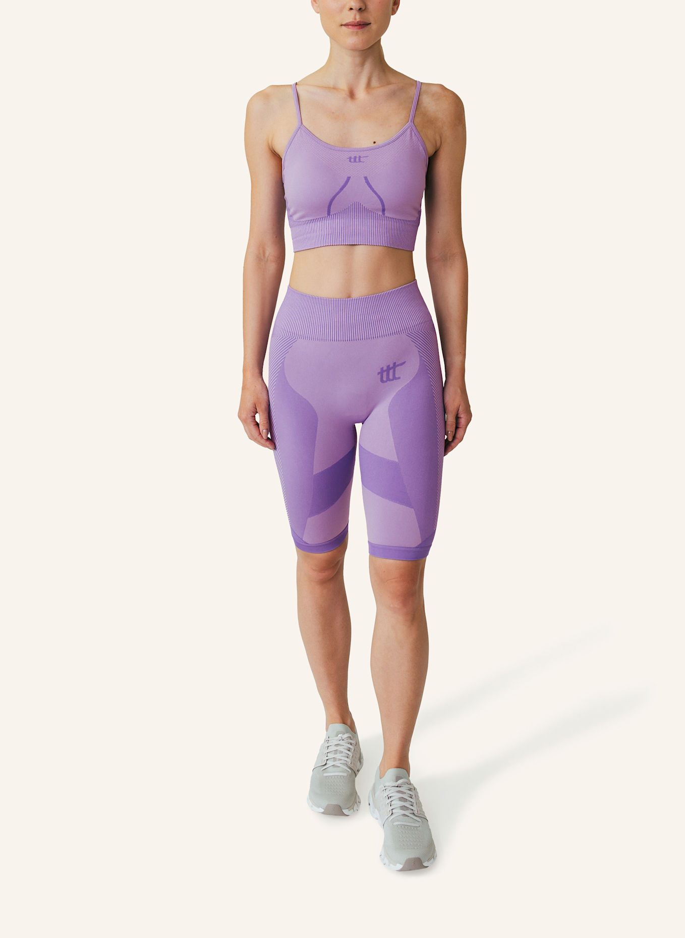 to the top Sports Bra SEAMLESS LIGHT: LILA