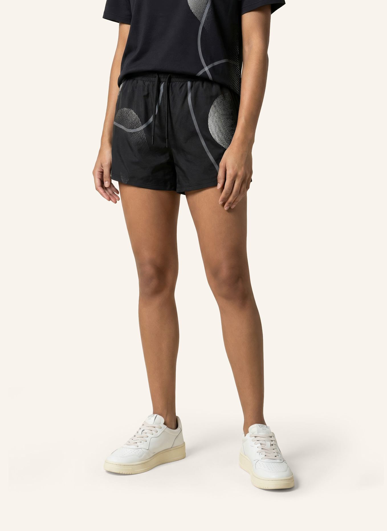 to the top Shorts PACE: SCHWARZ