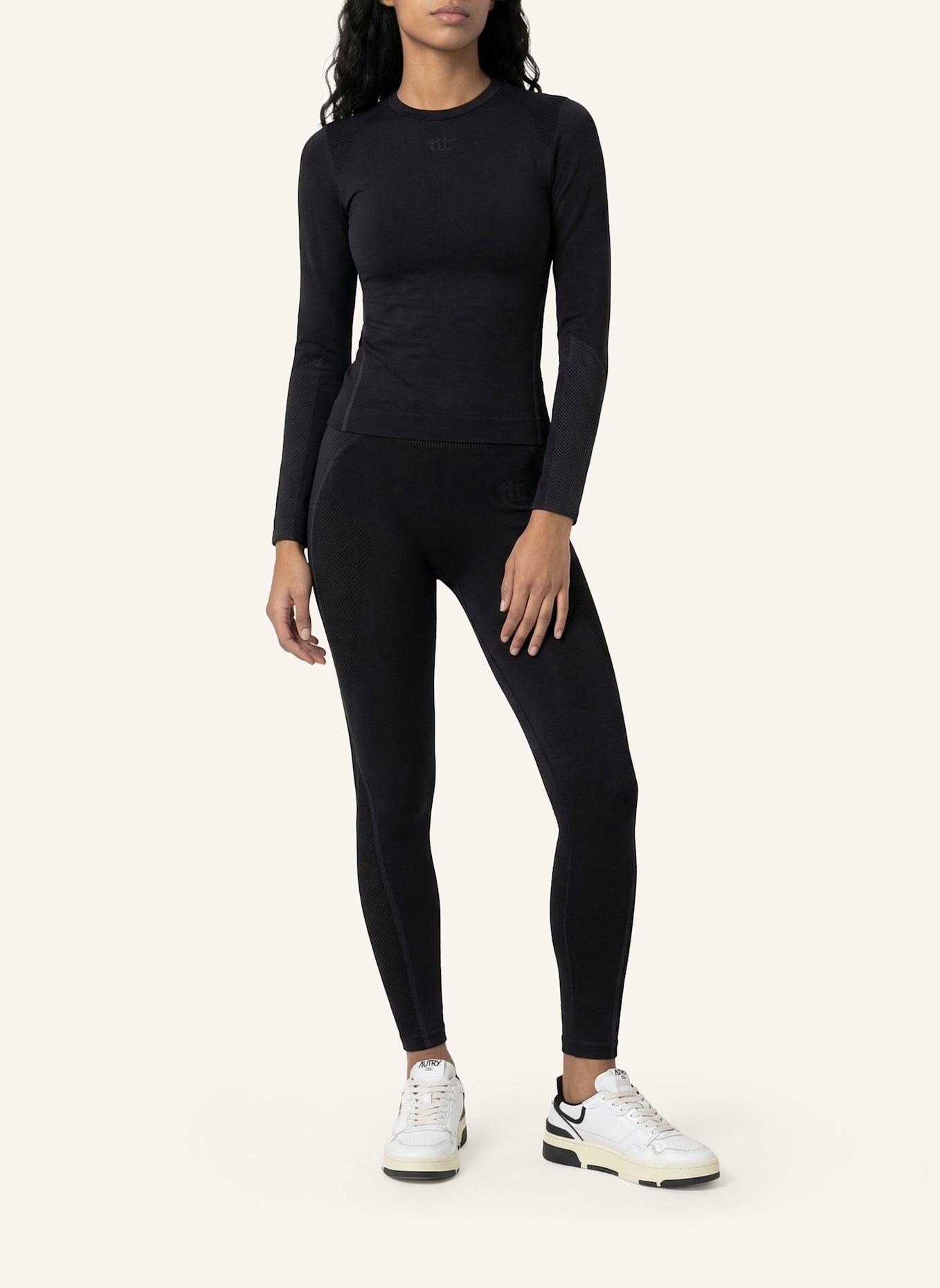 to the top Long Sleeve SEAMLESS: SCHWARZ
