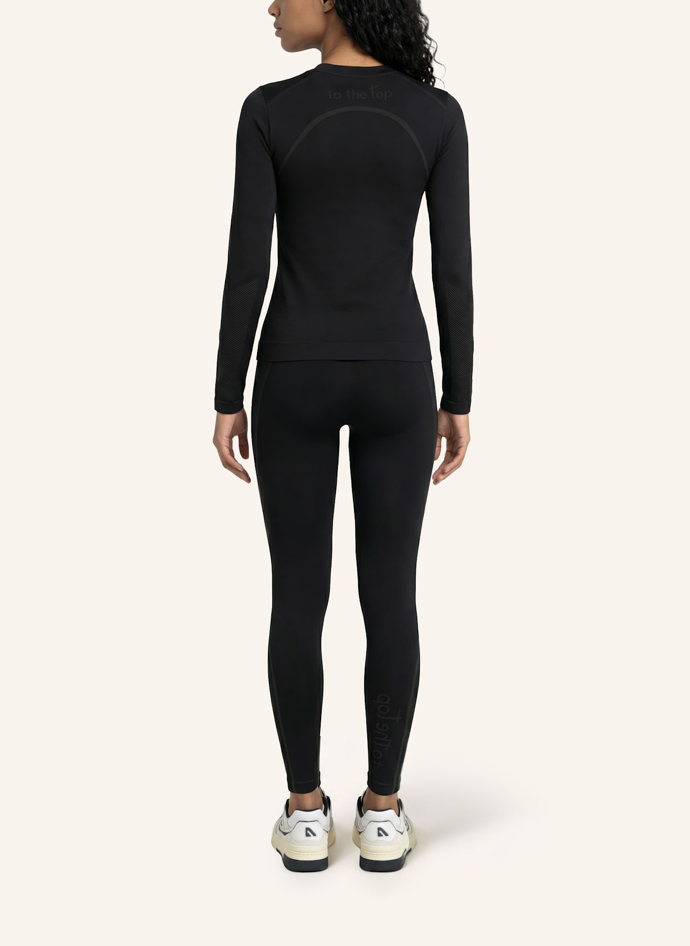 to the top Long Sleeve SEAMLESS: SCHWARZ