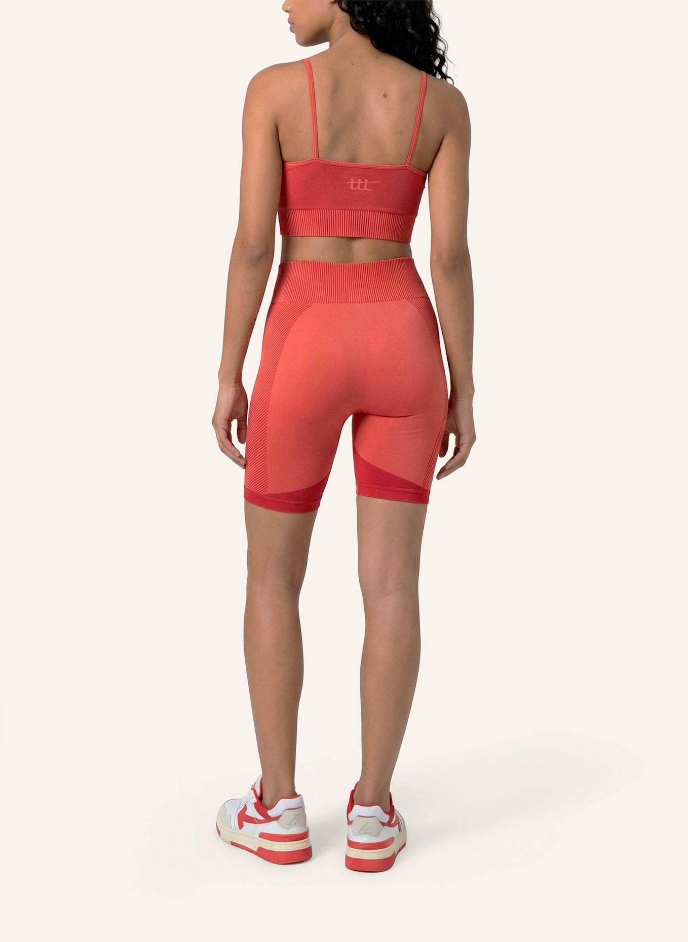 to the top Sports Bra SEAMLESS LIGHT: ORANGE