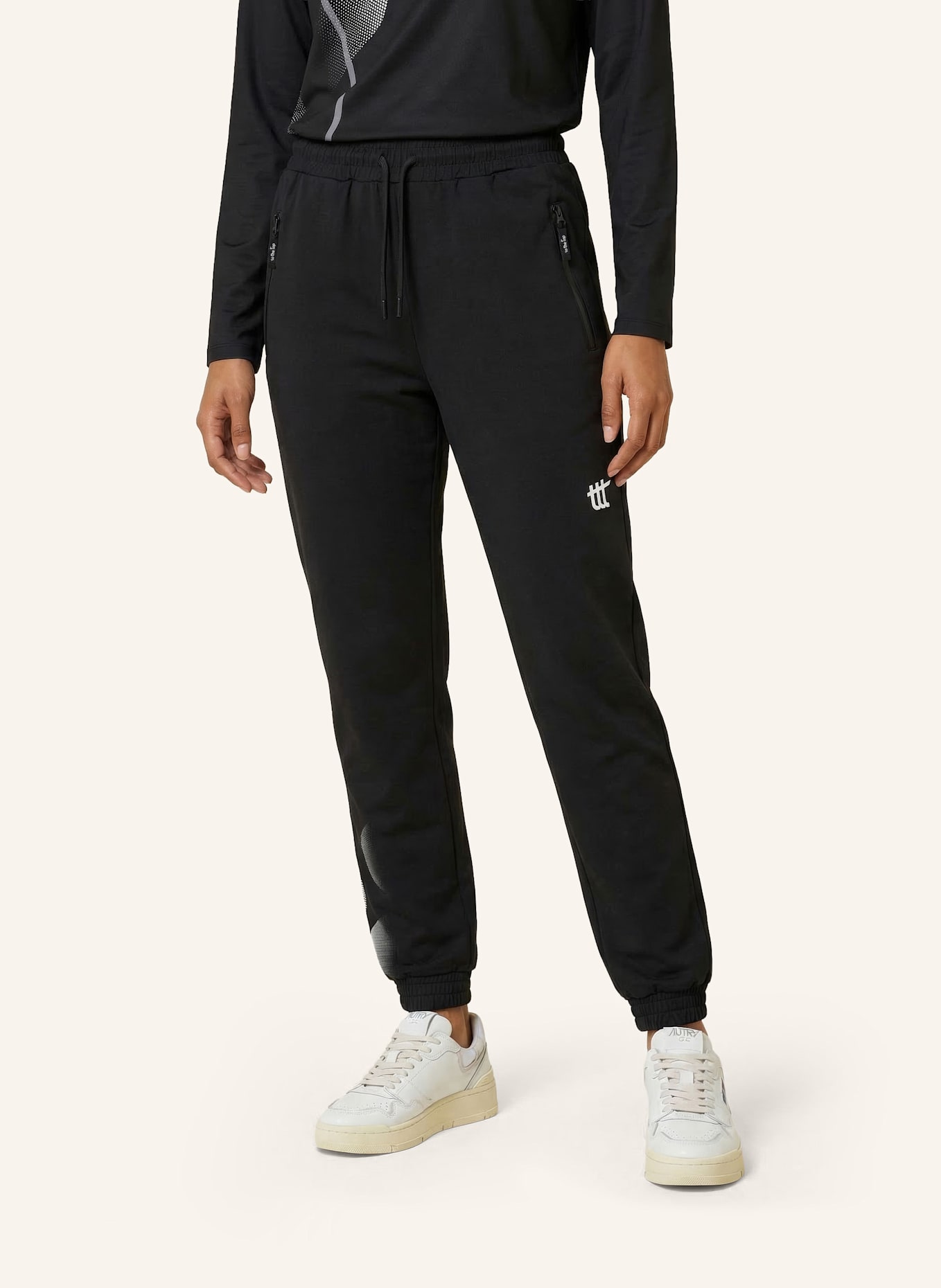 to the top Track Pants PACE: SCHWARZ