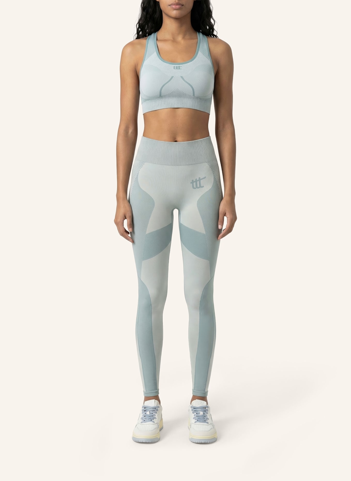 to the top Sports Bra SEAMLESS: BLAUGRAU