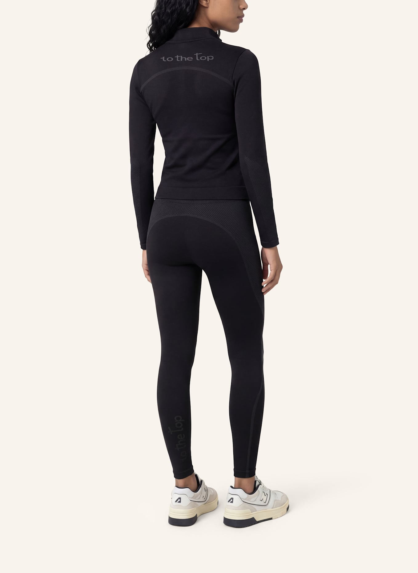 to the top Jacket SEAMLESS: SCHWARZ