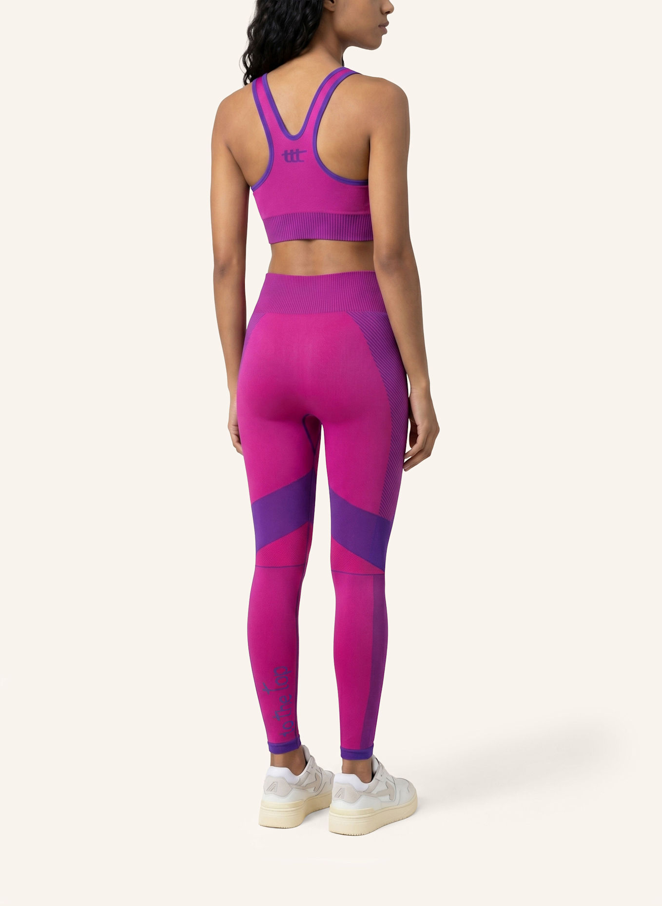 to the top Sports Bra Seamless Sports Bra: LILA