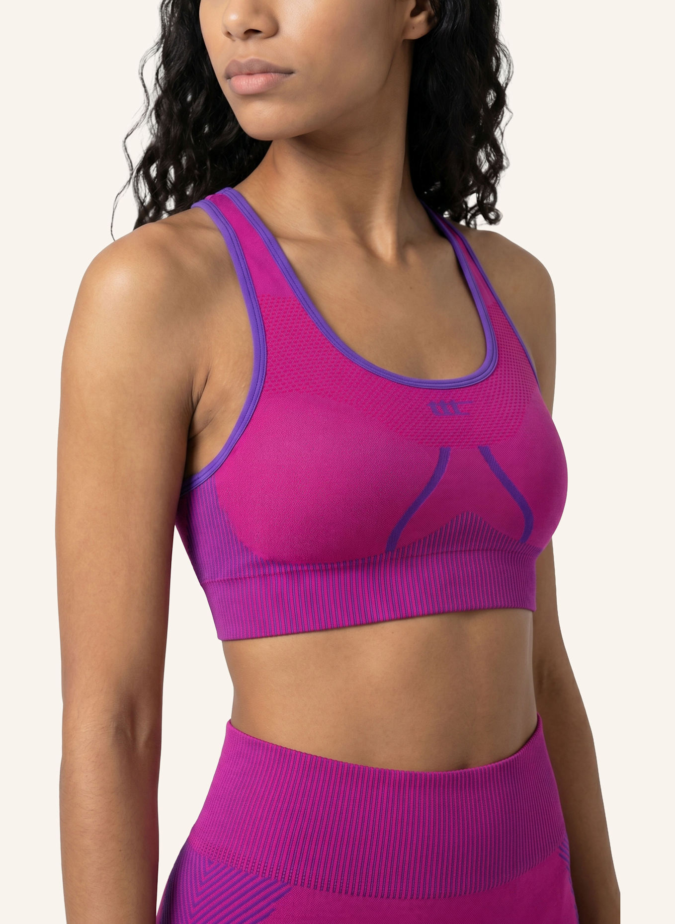to the top Sports Bra Seamless Sports Bra: LILA