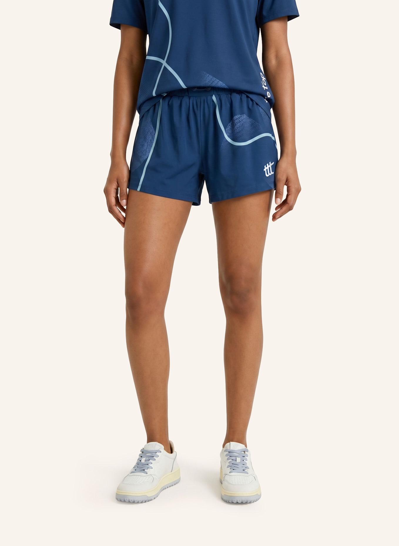 to the top Shorts Pace Shorts: BLAU