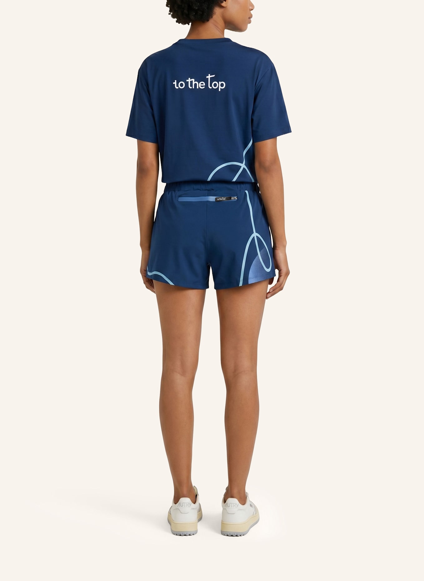 to the top Shorts Pace Shorts: BLAU