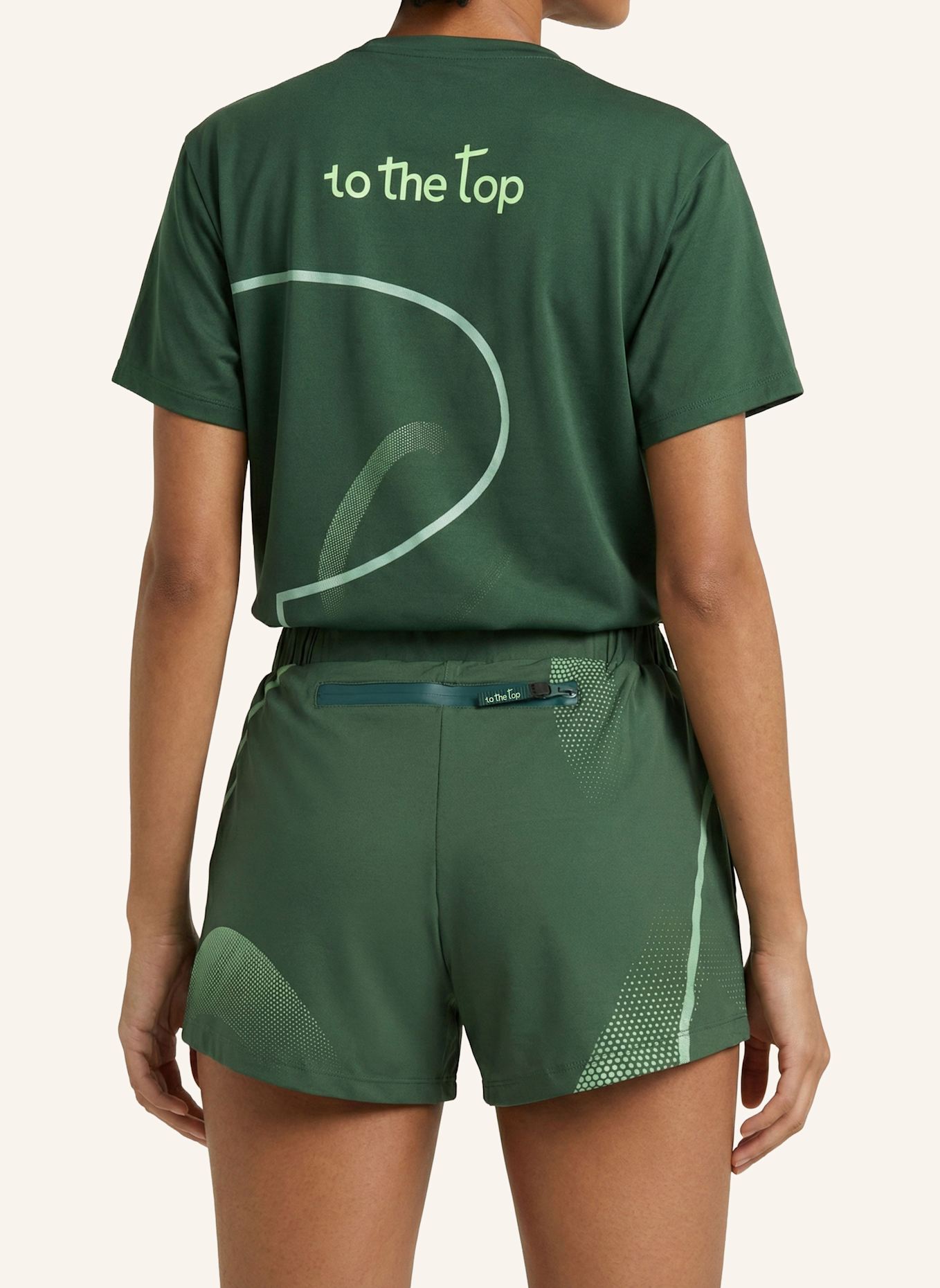 to the top Shorts Pace Shorts: GRÜN