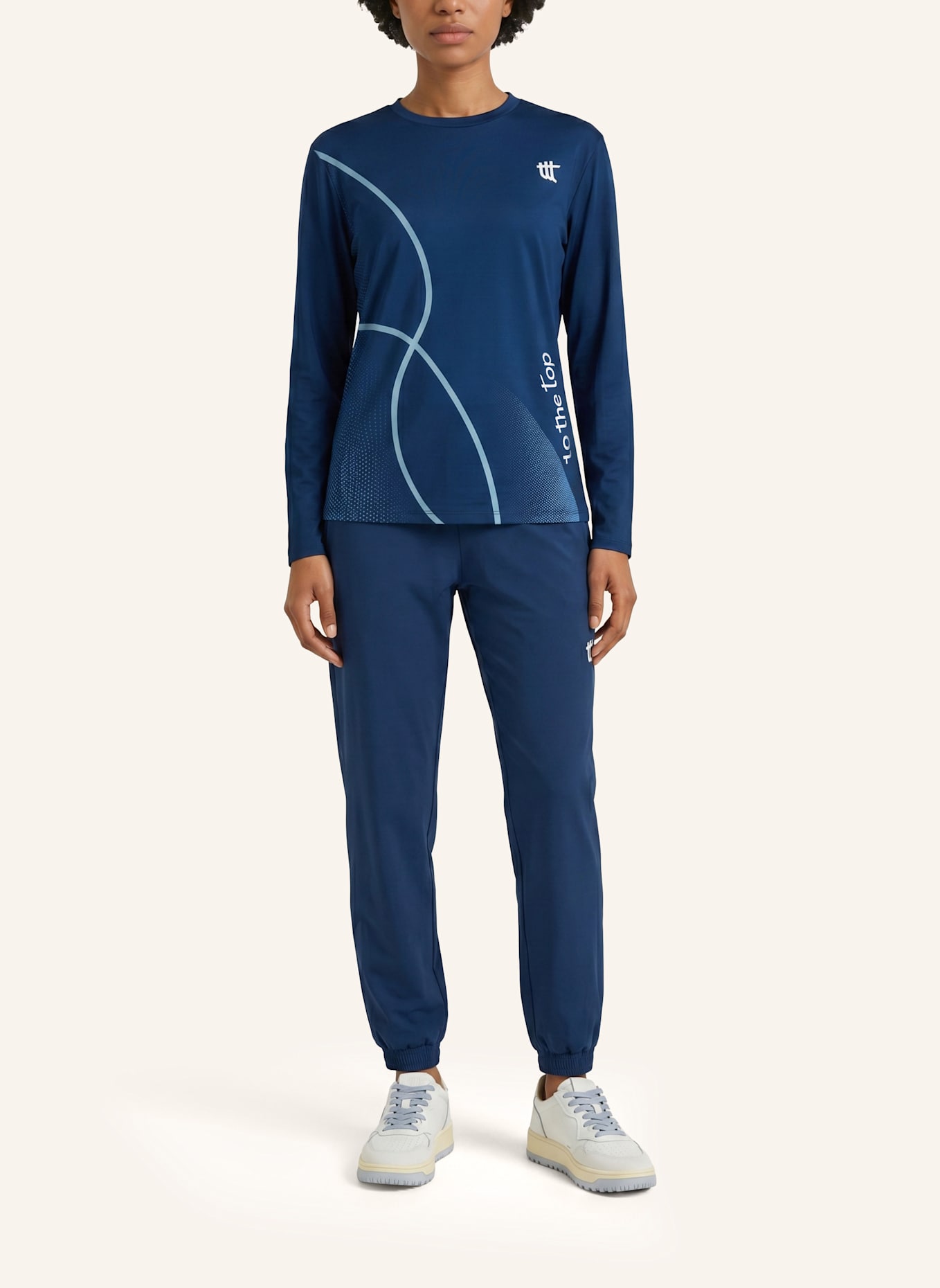 to the top Track Pants PACE: BLAU