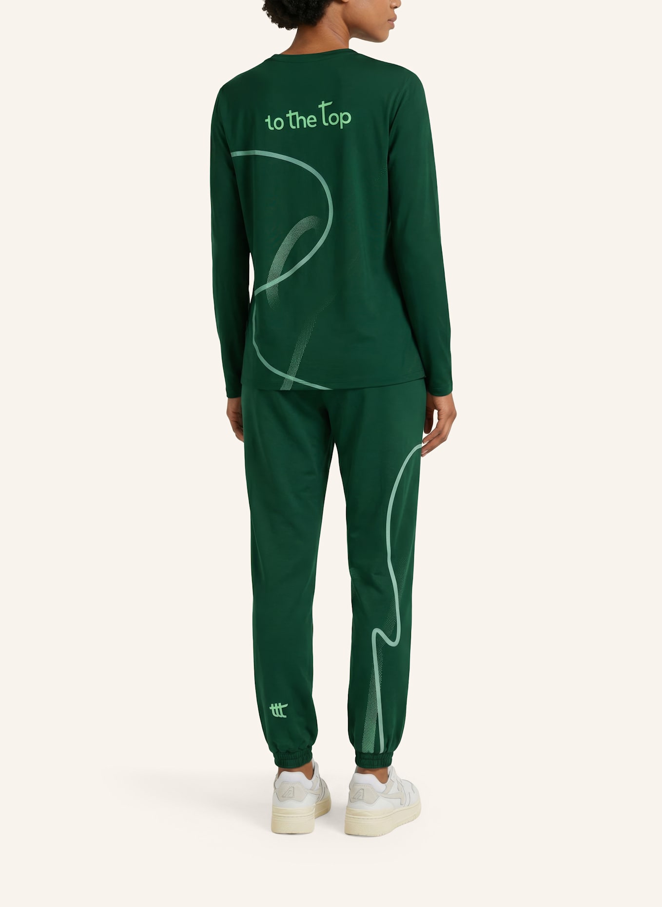 to the top Track Pants PACE: GRÜN